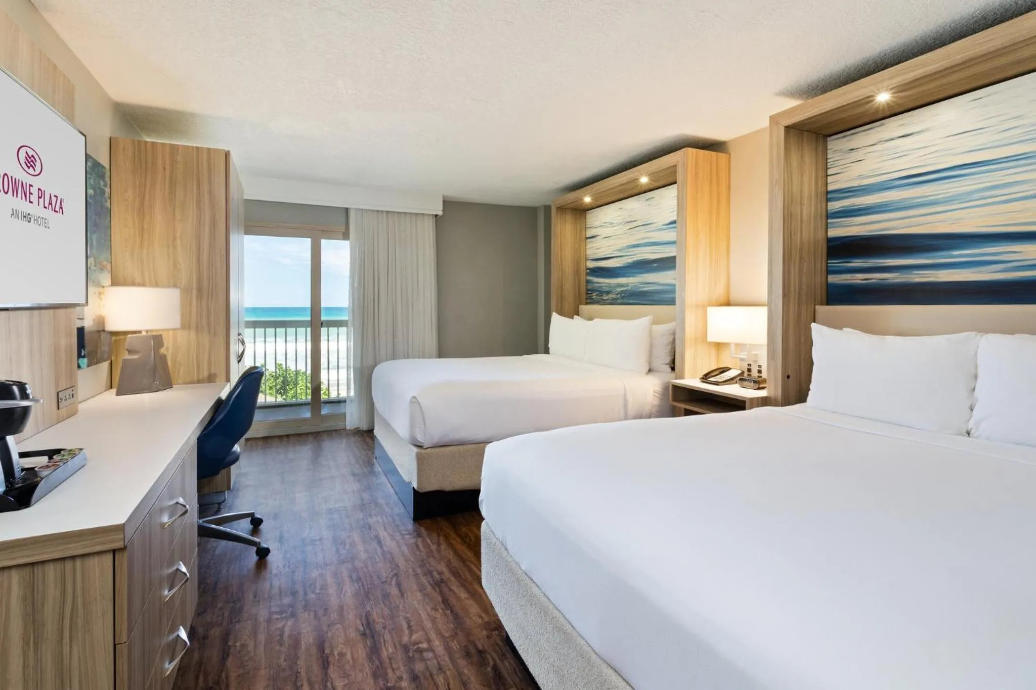 Photo of the whole room, Bed in Crowne Plaza Melbourne-Oceanfront by IHG