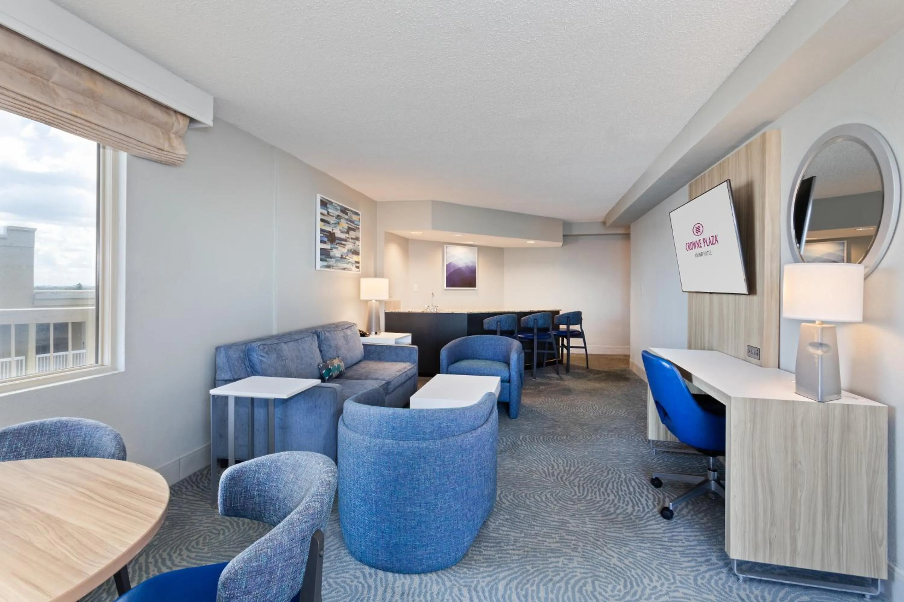 TV and multimedia in Crowne Plaza Melbourne-Oceanfront by IHG