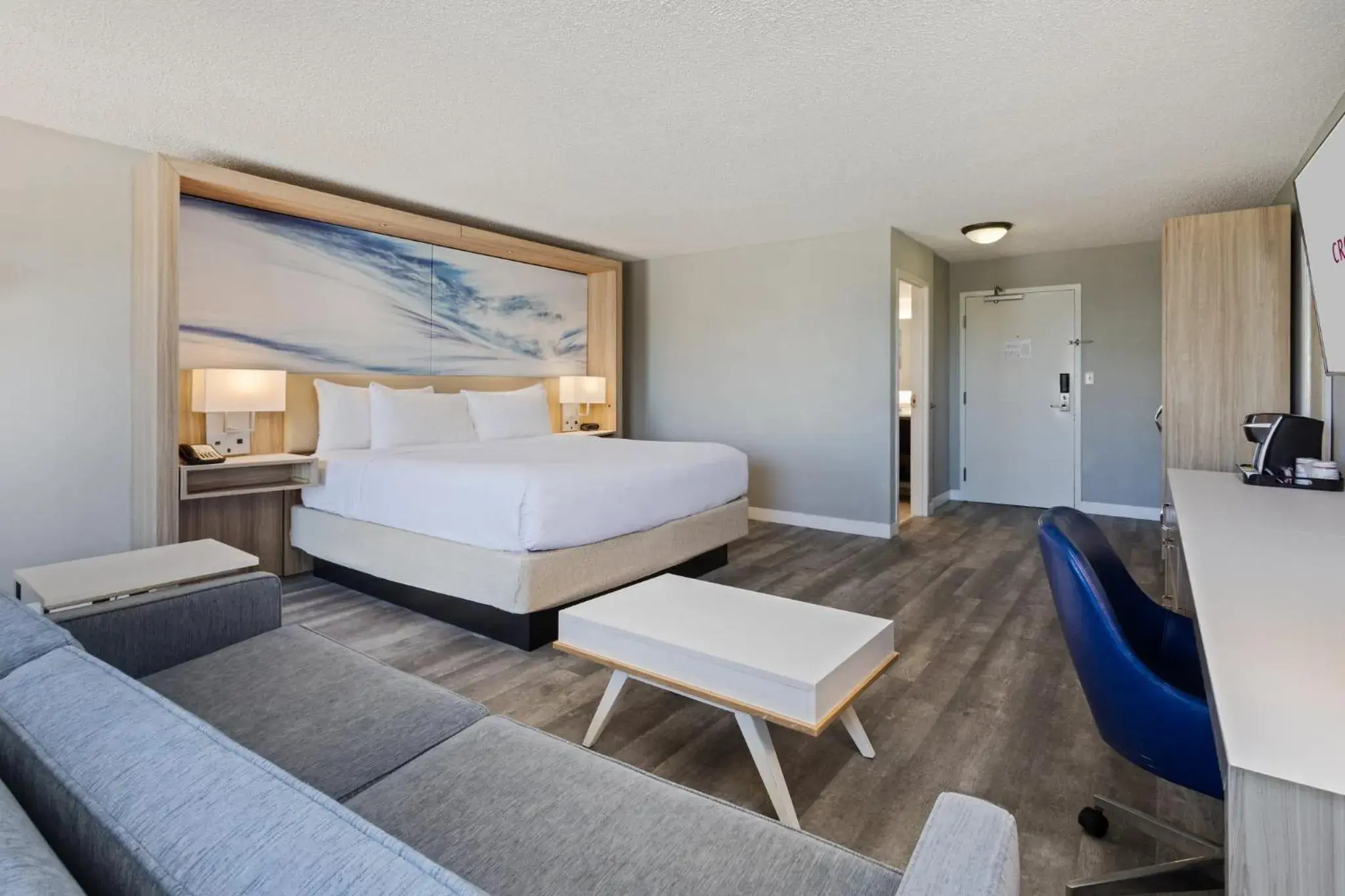 Photo of the whole room, Bed in Crowne Plaza Melbourne-Oceanfront by IHG Photo of the whole room, Bed in Crowne Plaza Melbourne-Oceanfront by IHG