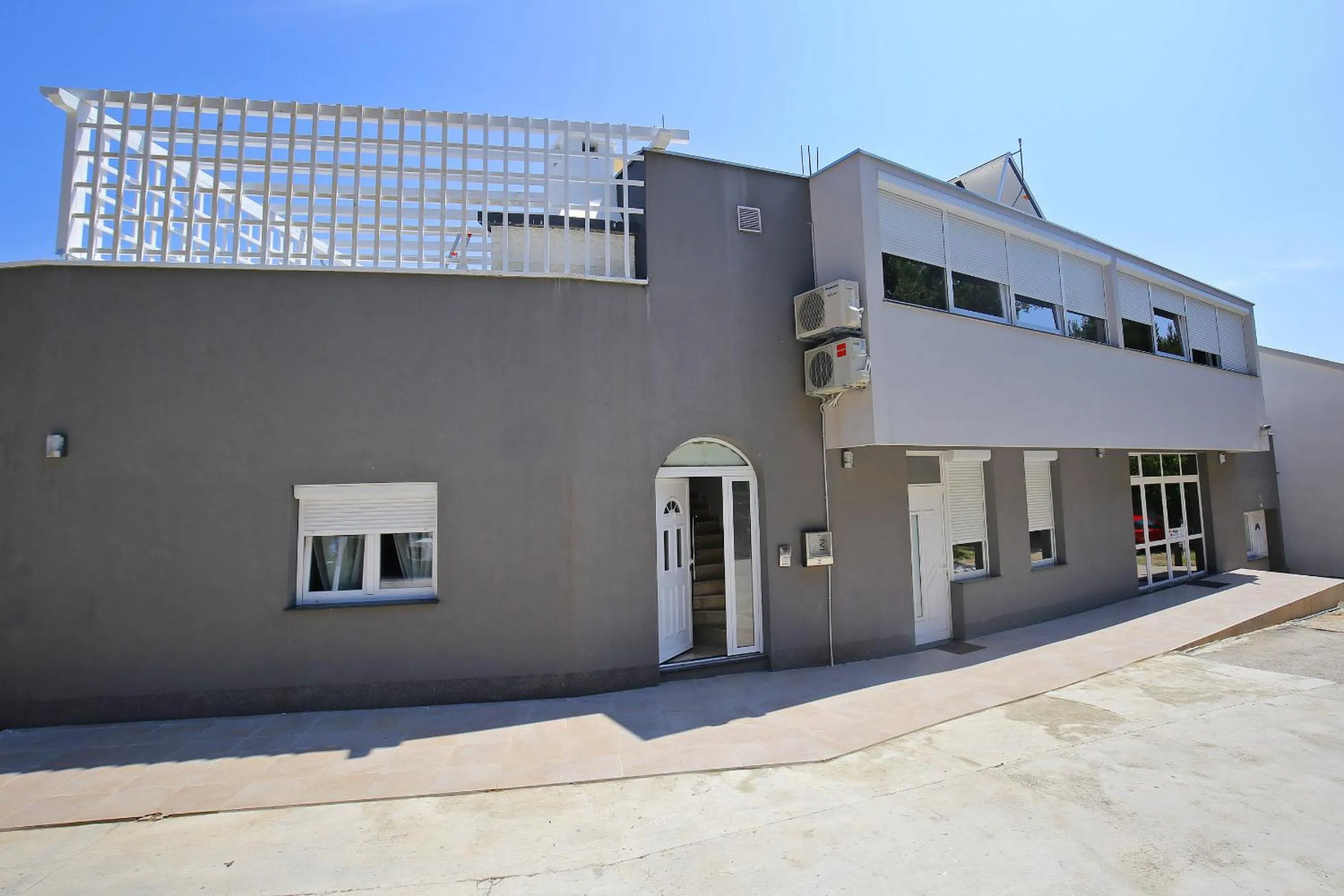 Deluxe MKC Apartments