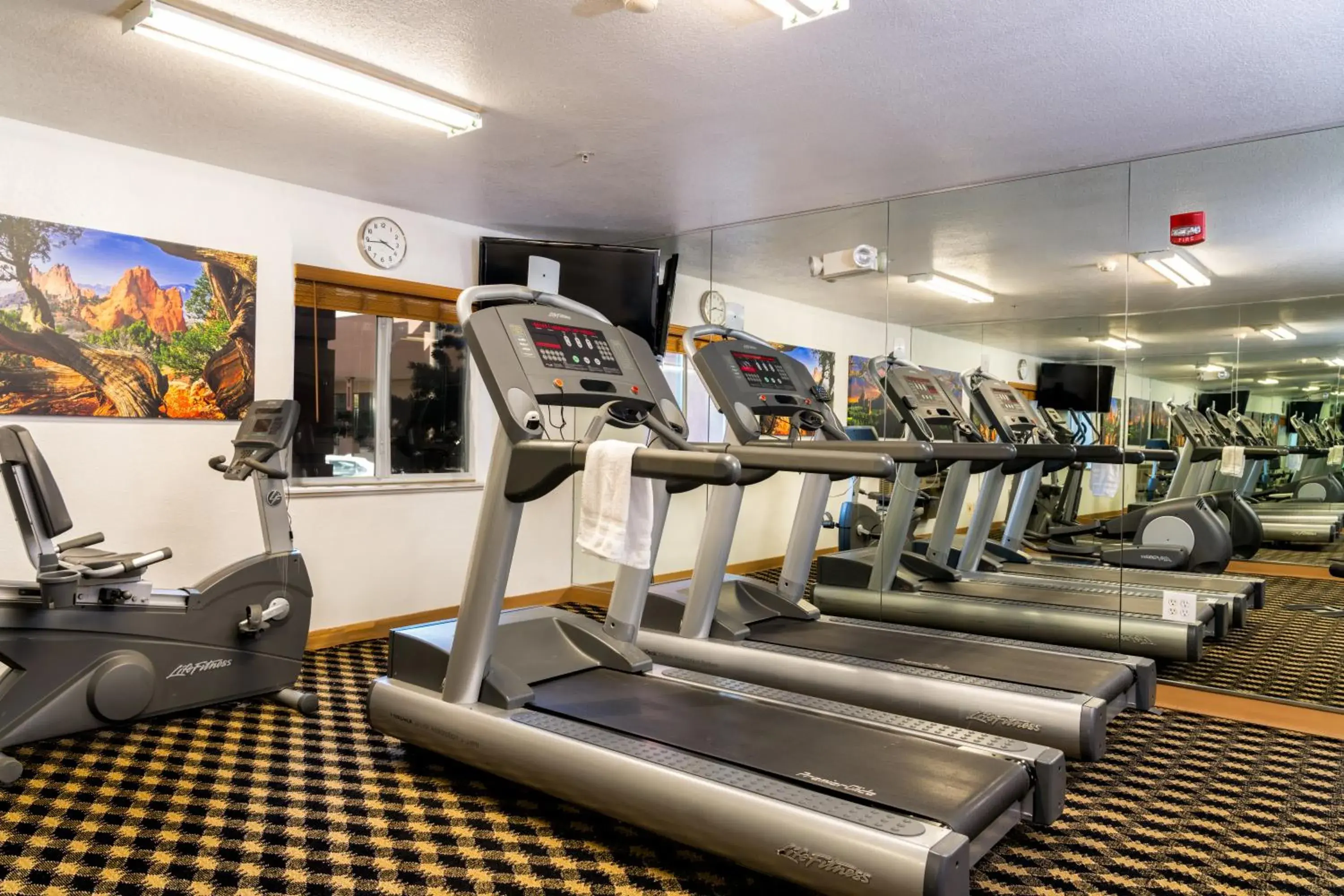 Fitness centre/facilities in MCM Elegante Suites Fitness centre/facilities in MCM Elegante Suites
