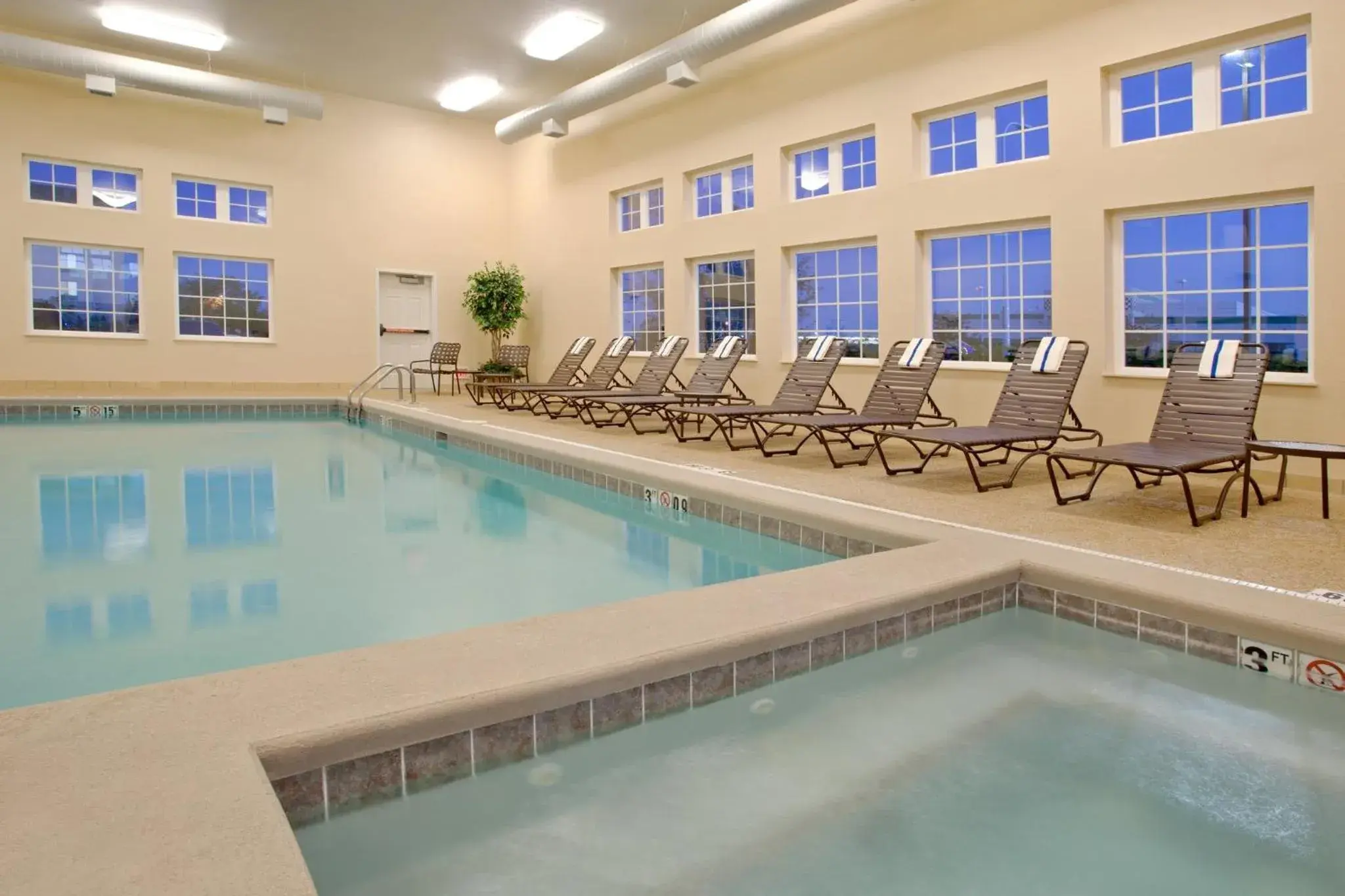Swimming pool in Candlewood Suites Polaris by IHG Swimming pool in Candlewood Suites Polaris by IHG