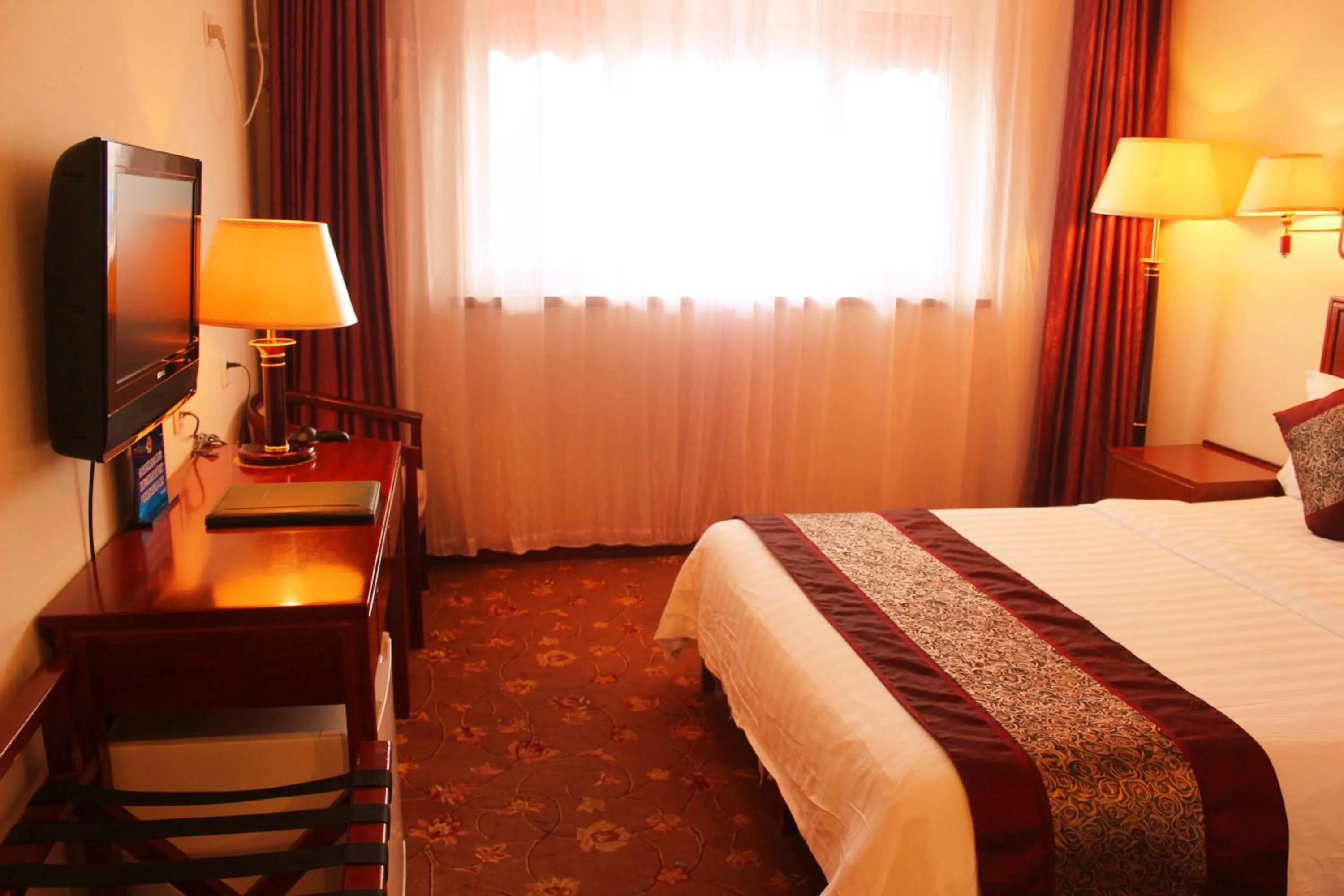 TV and multimedia, Bed in King Parkview Hotel