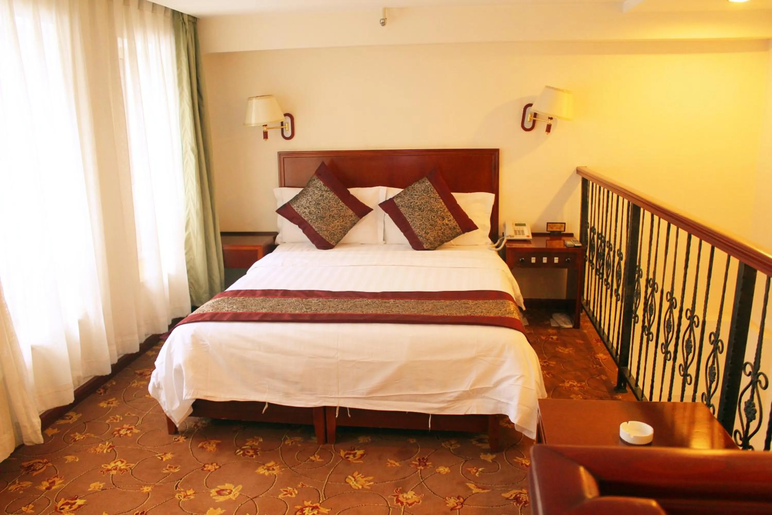 Bed in King Parkview Hotel