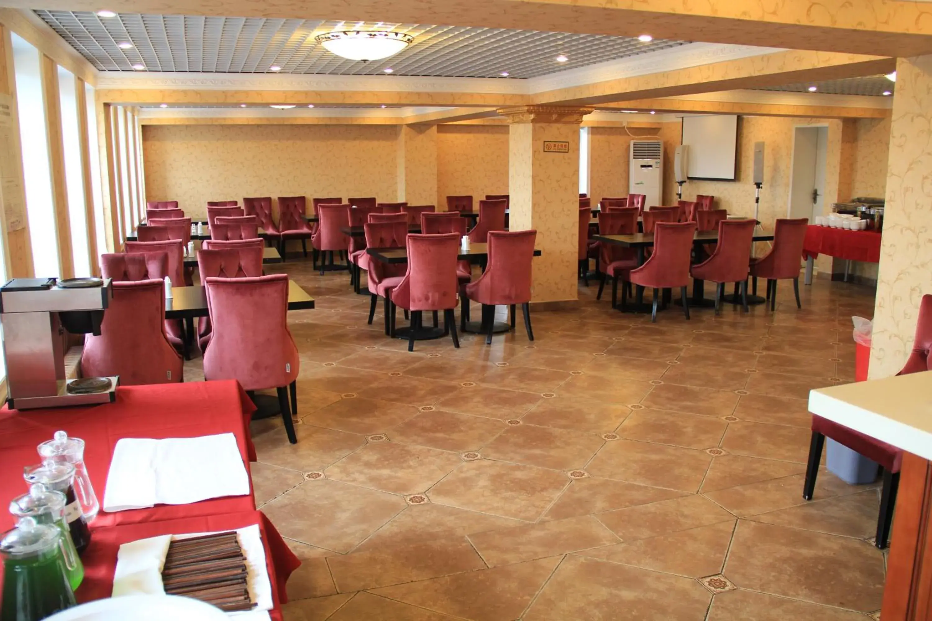 Restaurant/places to eat in King Parkview Hotel Restaurant/places to eat in King Parkview Hotel