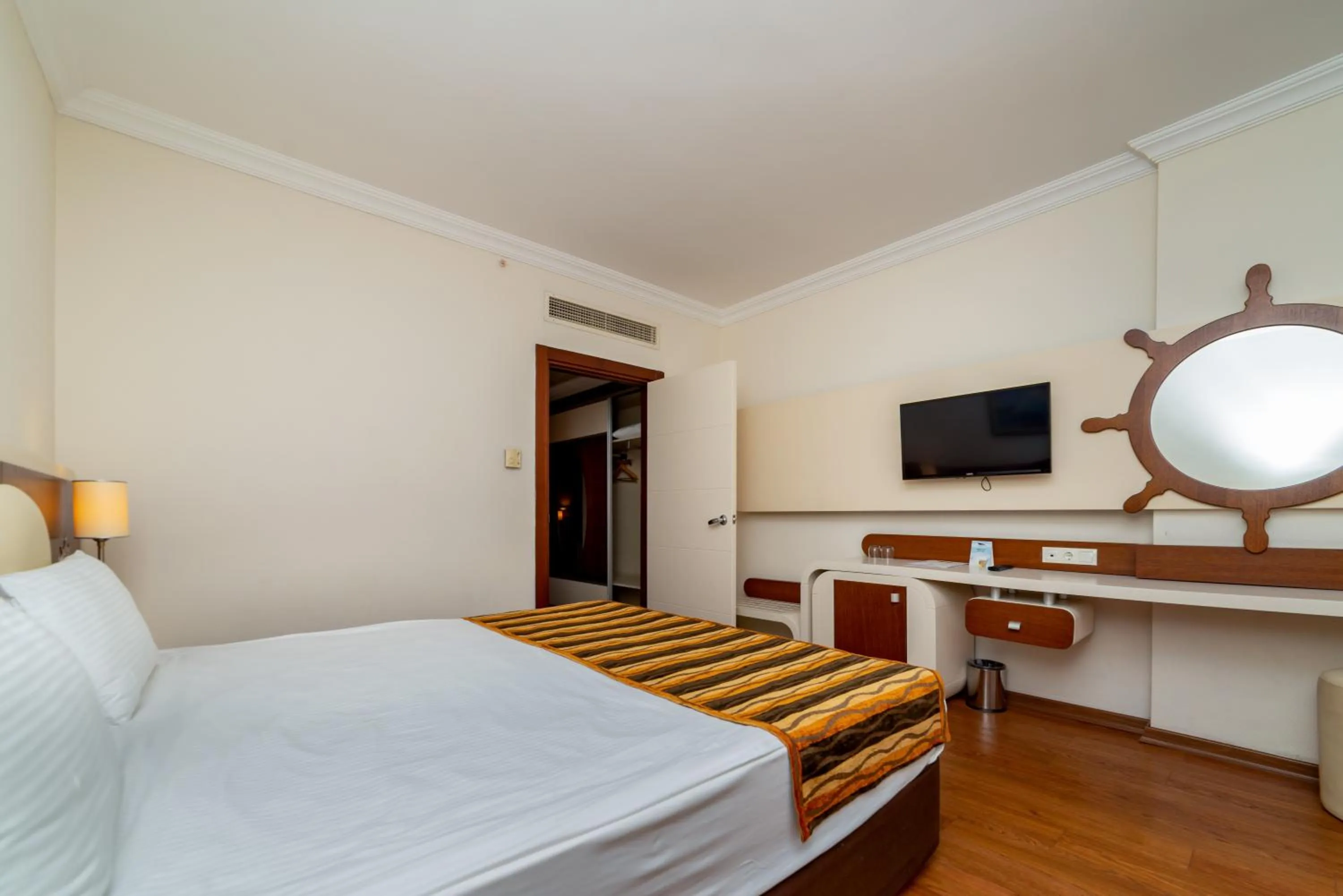 Photo of the whole room, Bed in Transatlantik Hotel & Spa - Ultra All Inclusive