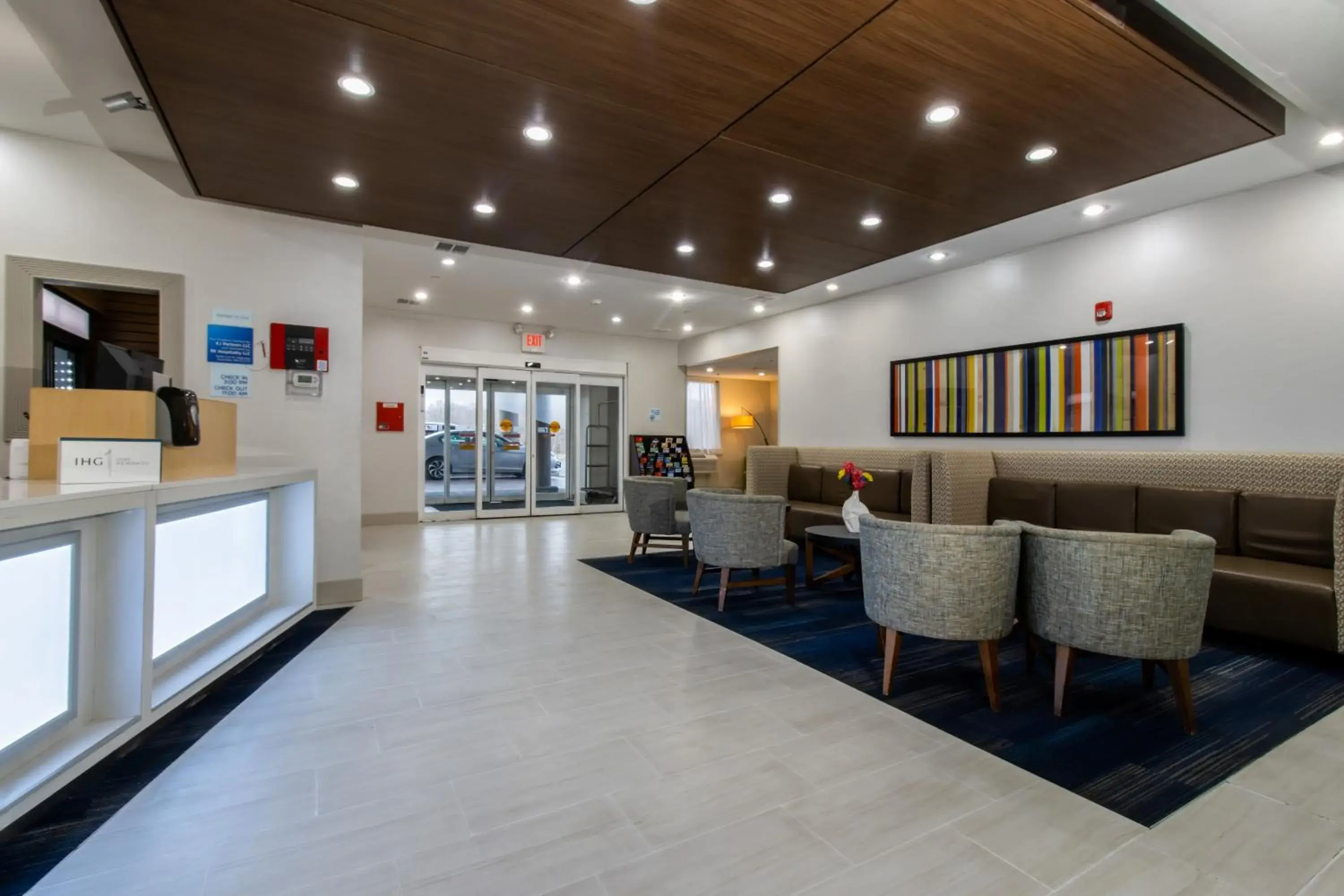 Lobby or reception in Holiday Inn Express Hotel & Suites Swansea by IHG Lobby or reception in Holiday Inn Express Hotel & Suites Swansea by IHG