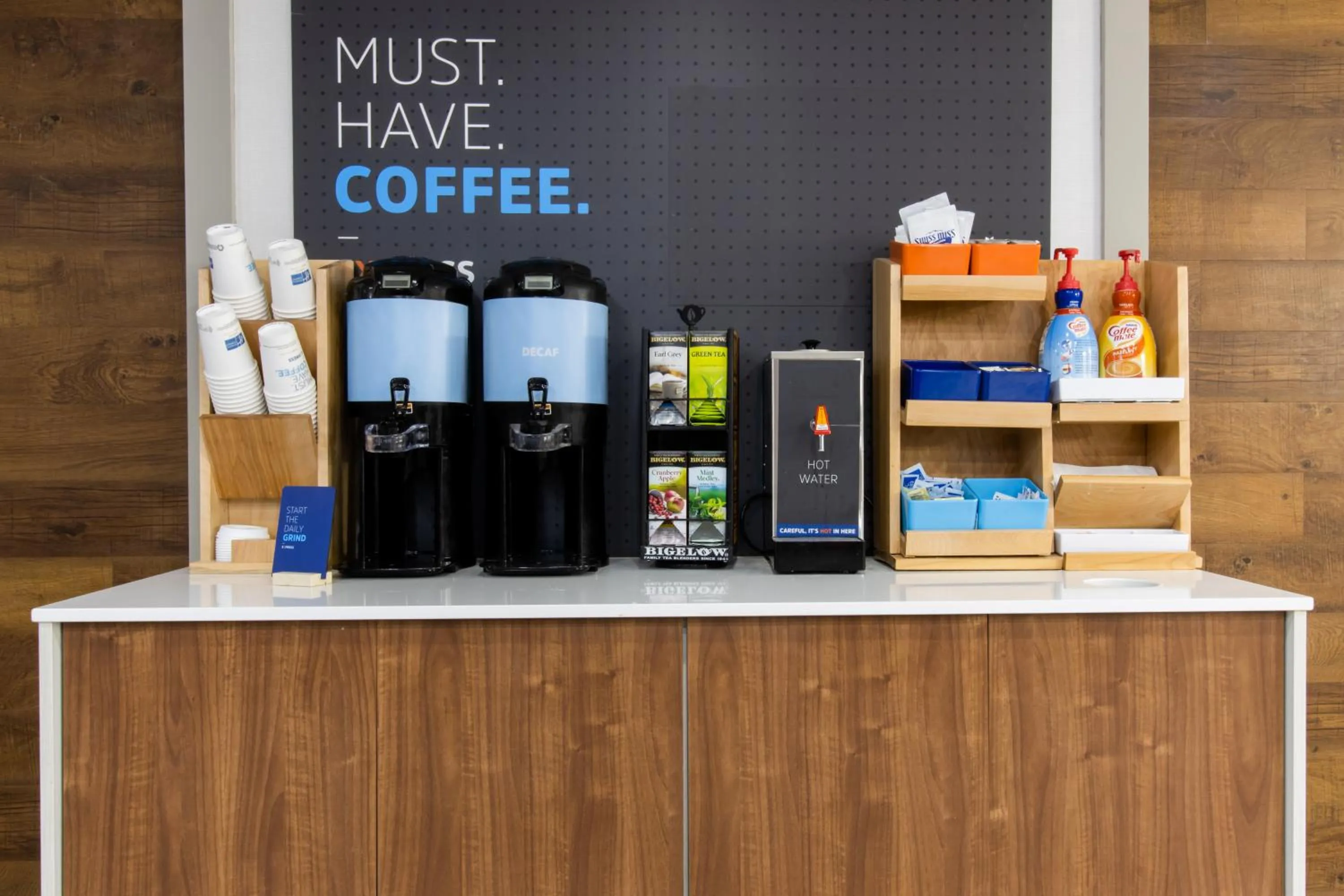 Coffee/tea facilities in Holiday Inn Express Hotel & Suites Swansea by IHG