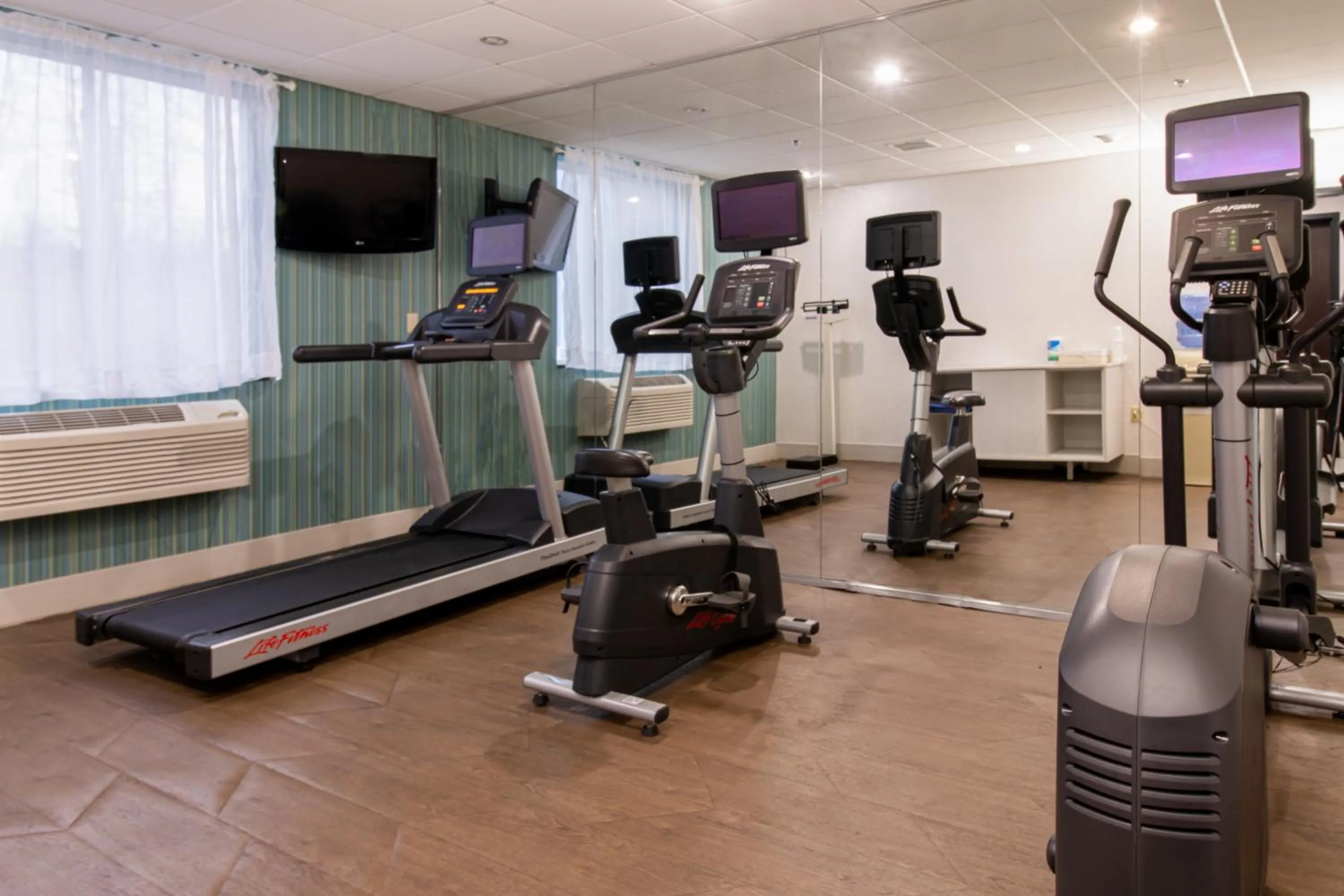 Fitness centre/facilities in Holiday Inn Express Hotel & Suites Swansea by IHG