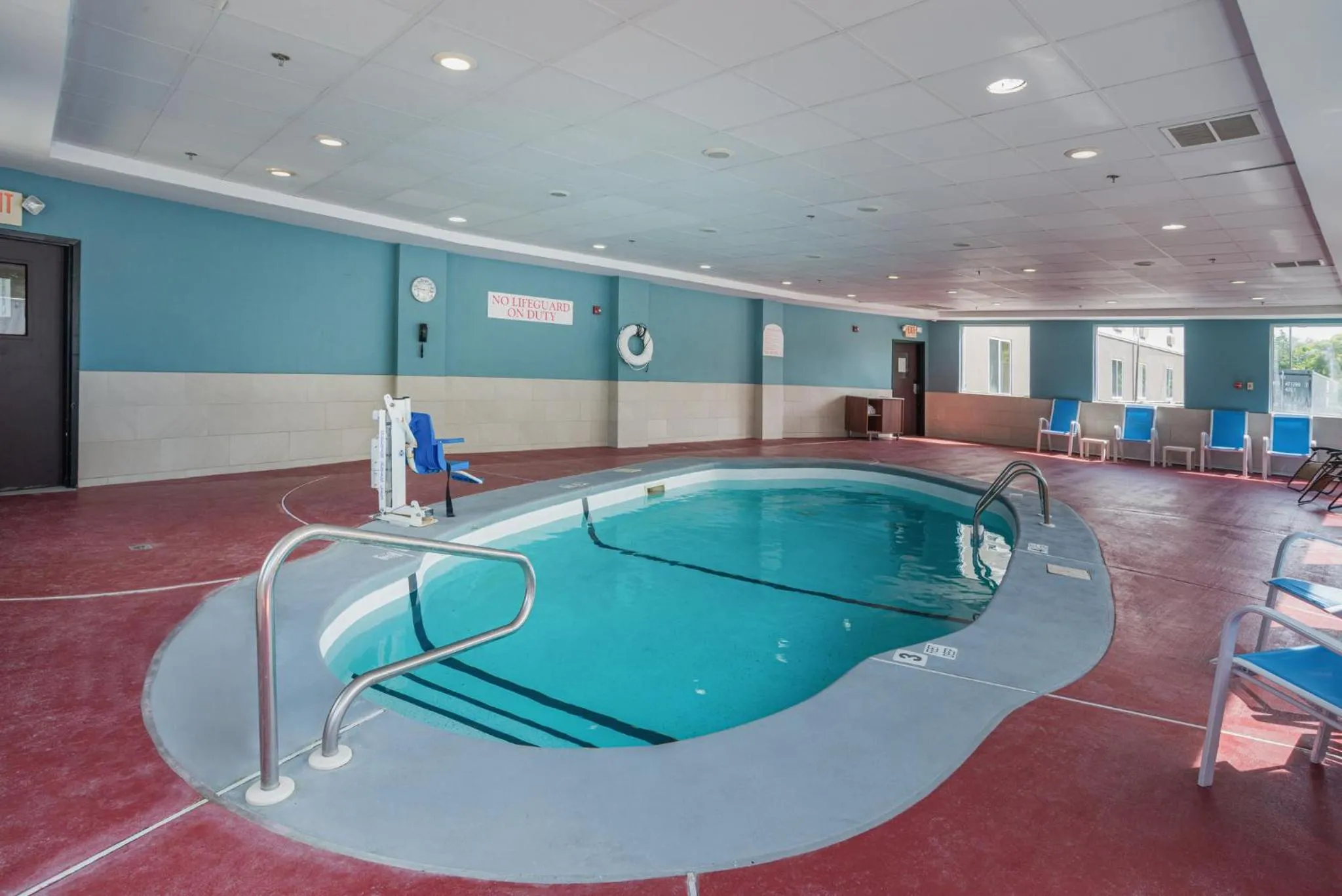 Swimming pool in Holiday Inn Express Hotel & Suites Swansea by IHG