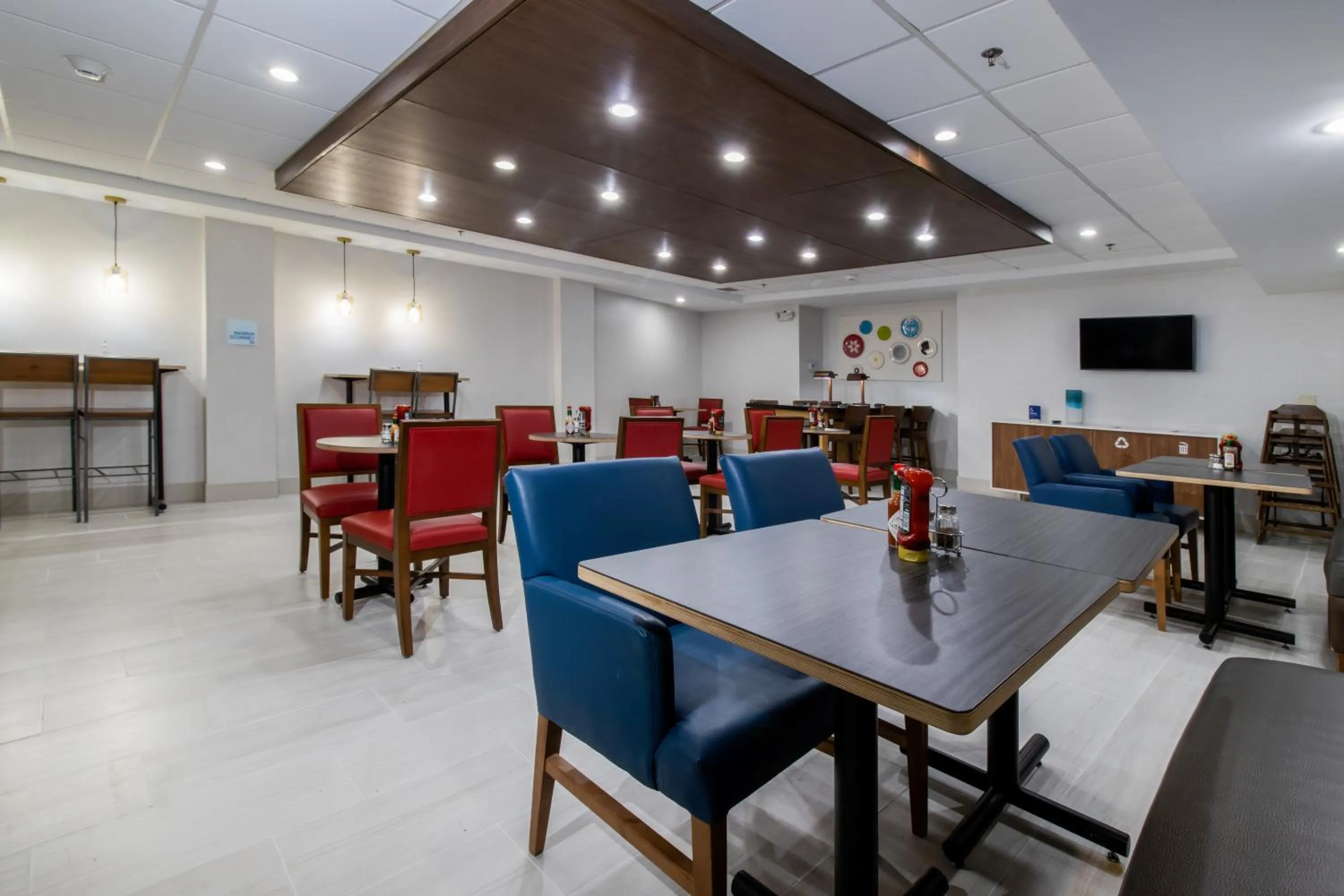 Breakfast in Holiday Inn Express Hotel & Suites Swansea by IHG