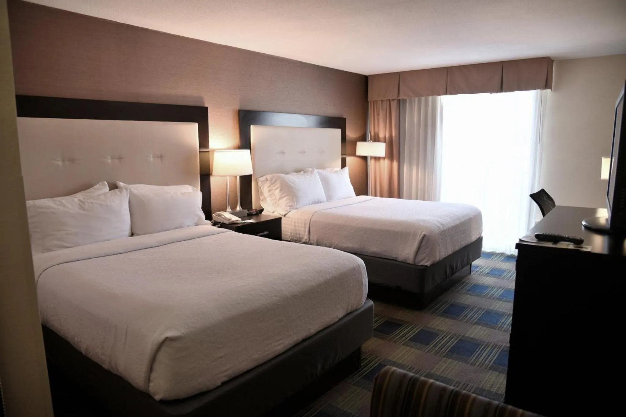 Photo of the whole room, Bed in Holiday Inn Akron-West by IHG