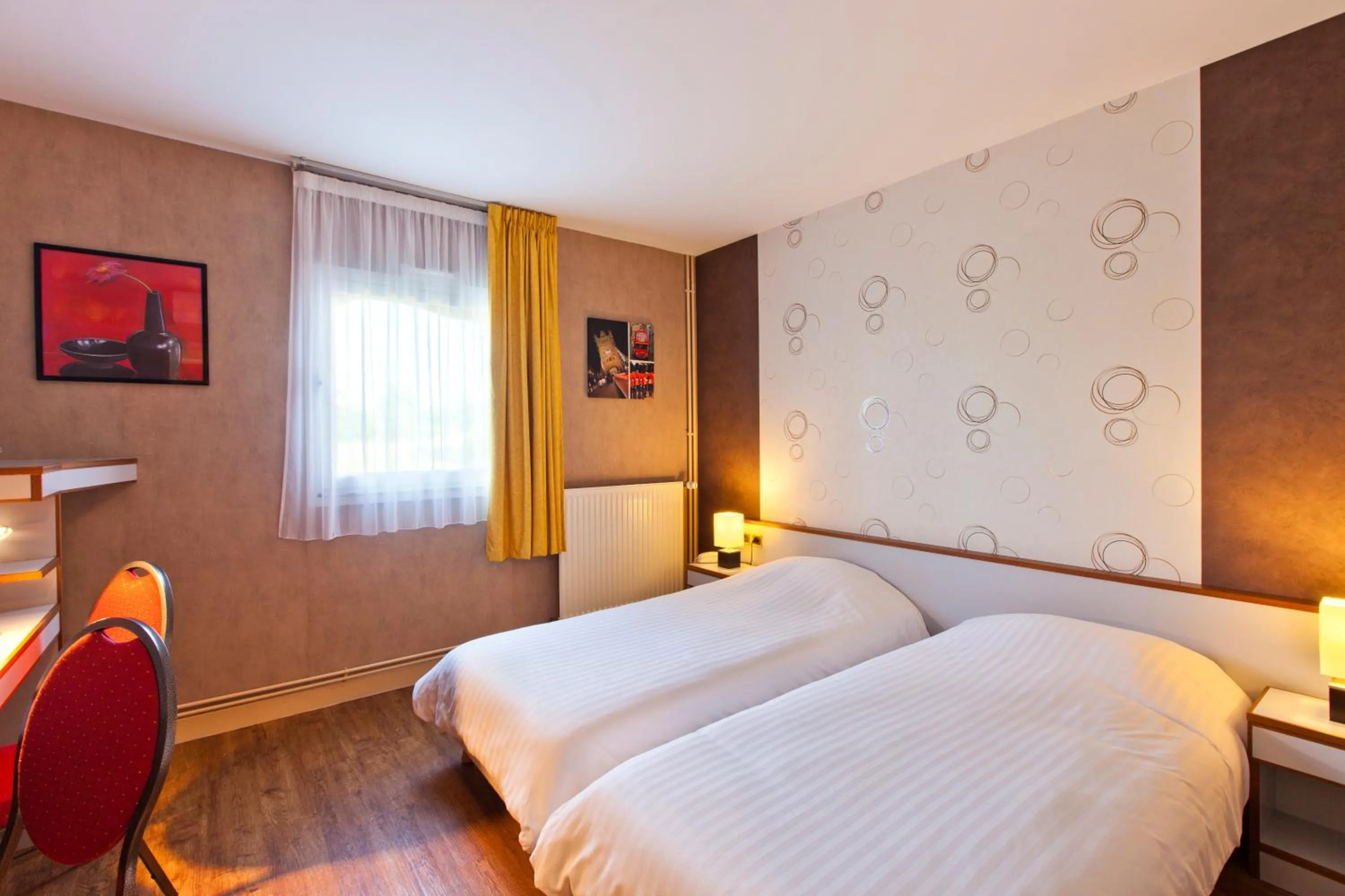 Twin Room in Cit'Hotel Du Circuit
