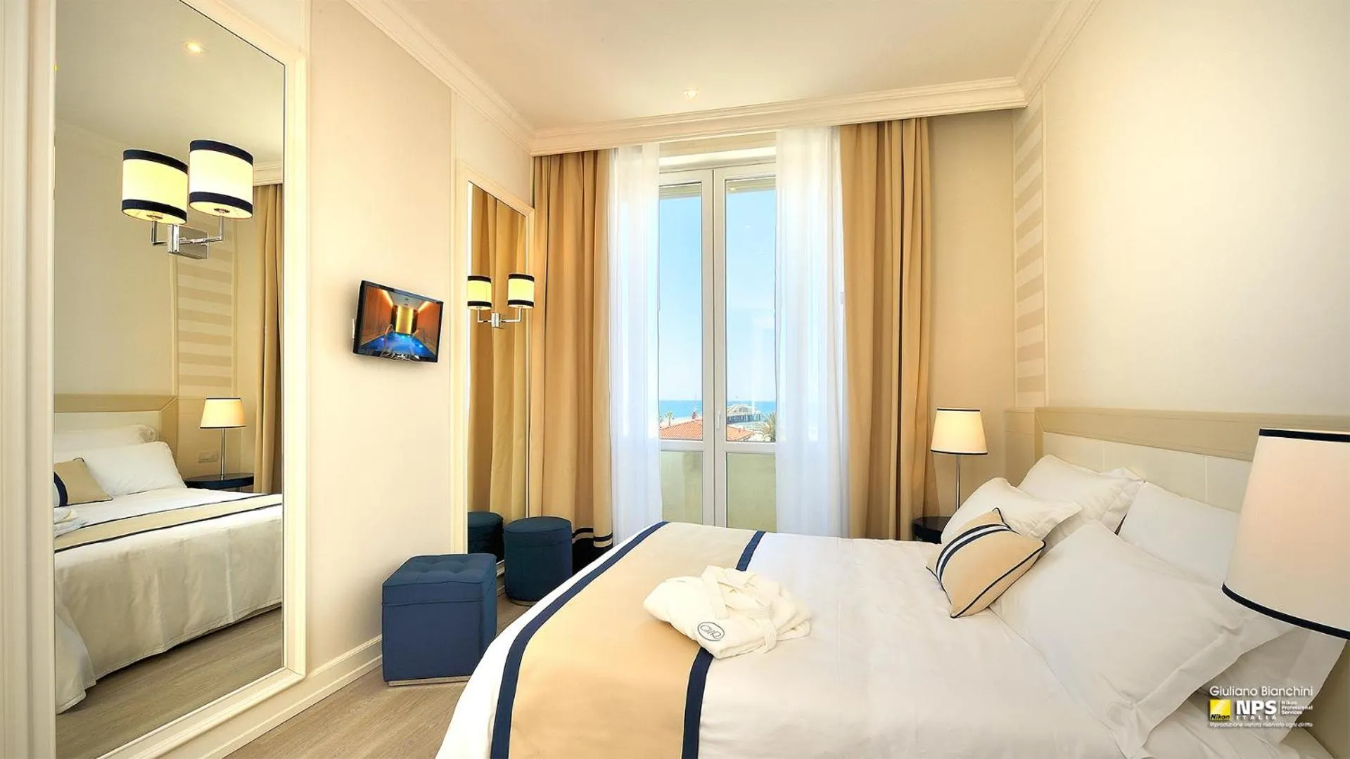 Photo of the whole room, Bed in Grand Hotel & Riviera