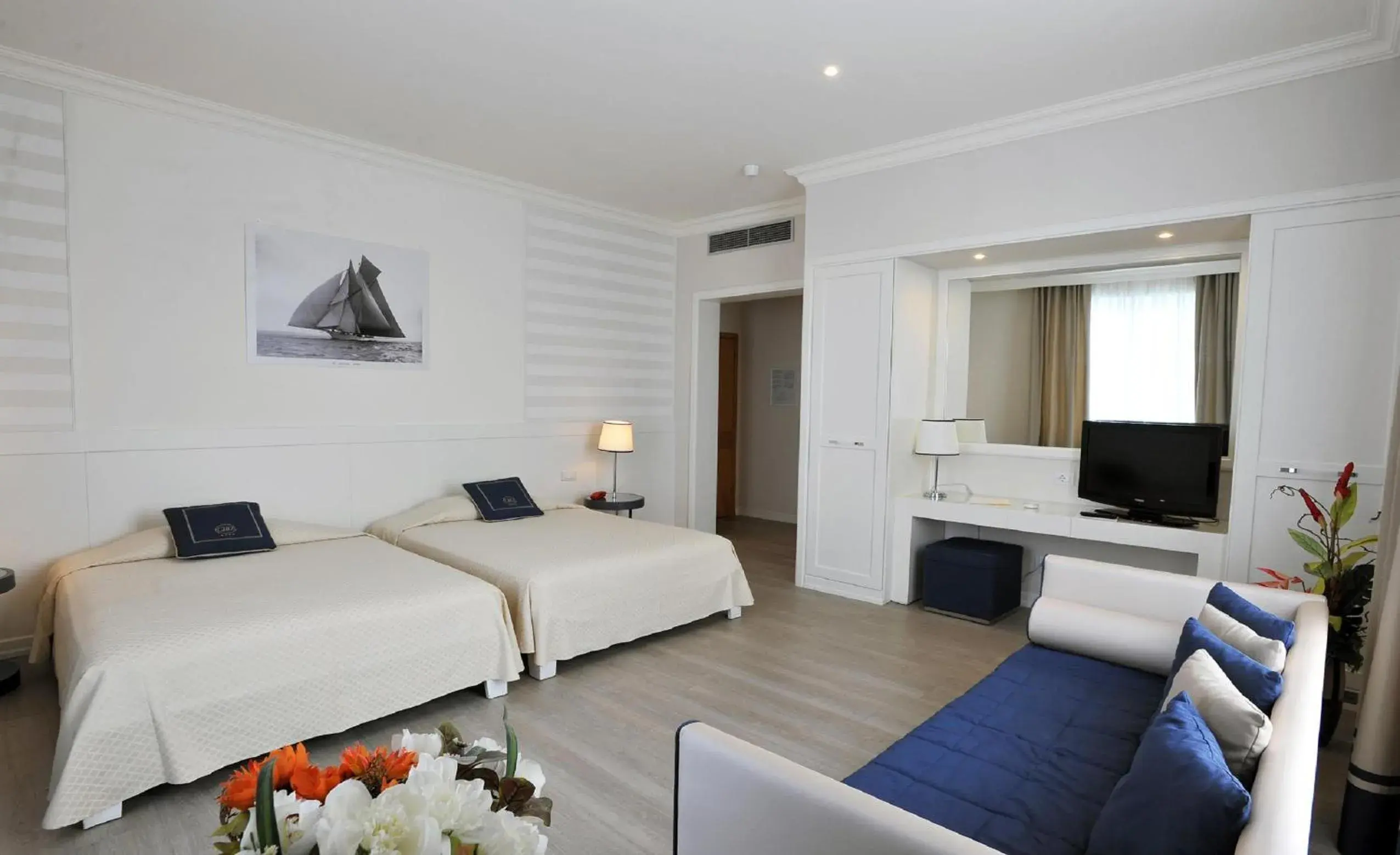 Junior Suite with Sea View in Grand Hotel & Riviera Junior Suite with Sea View in Grand Hotel & Riviera