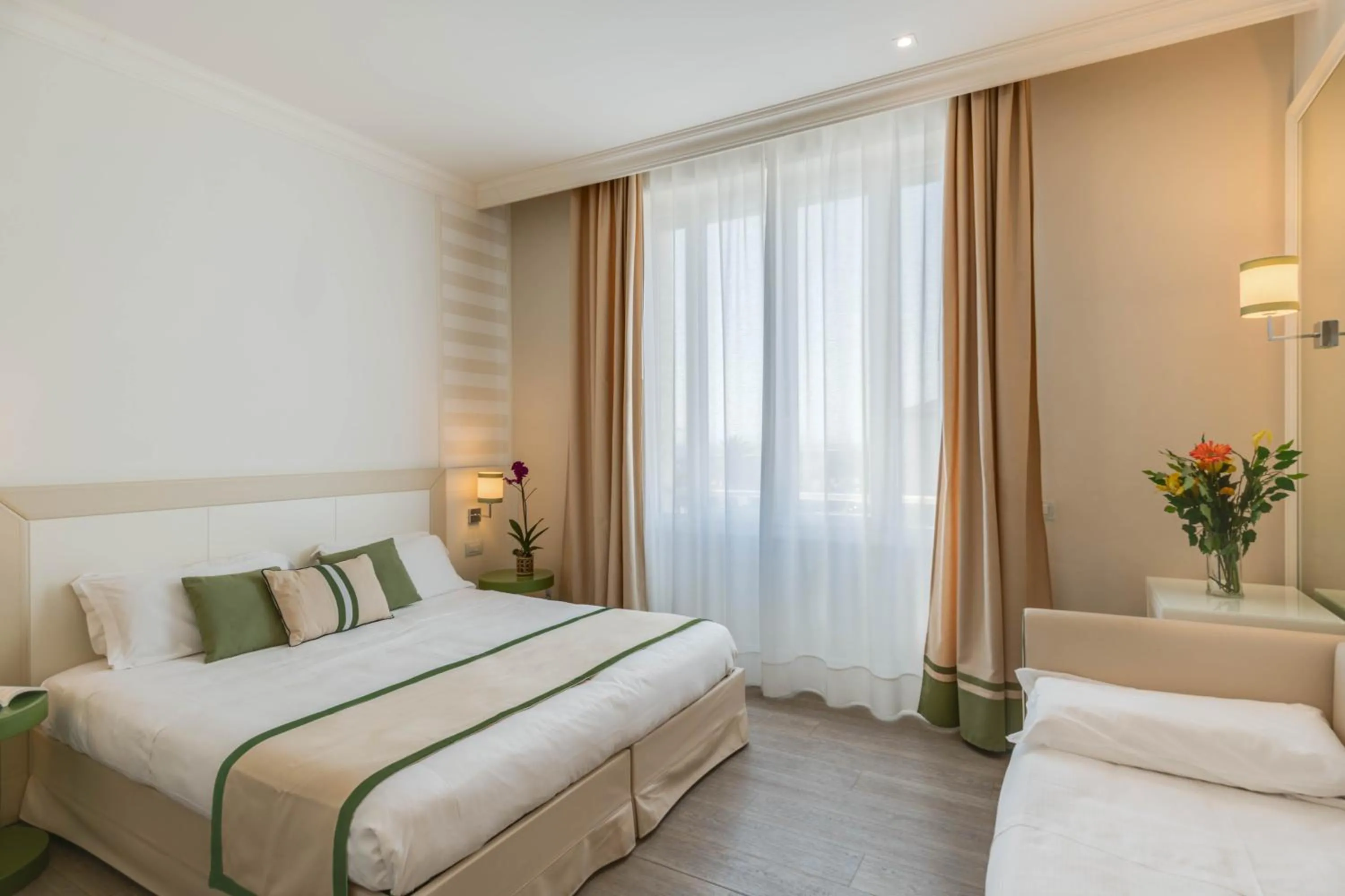 Photo of the whole room, Bed in Grand Hotel & Riviera