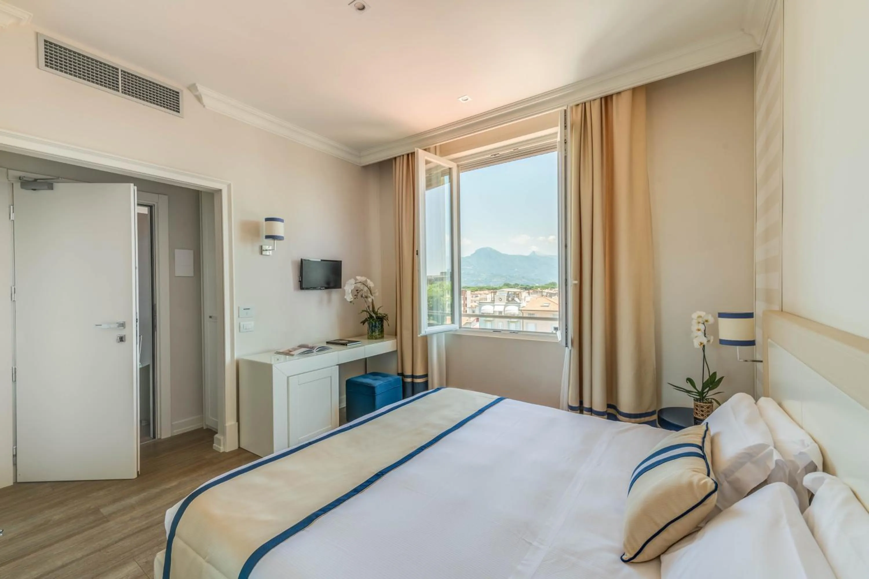 Bed in Grand Hotel & Riviera