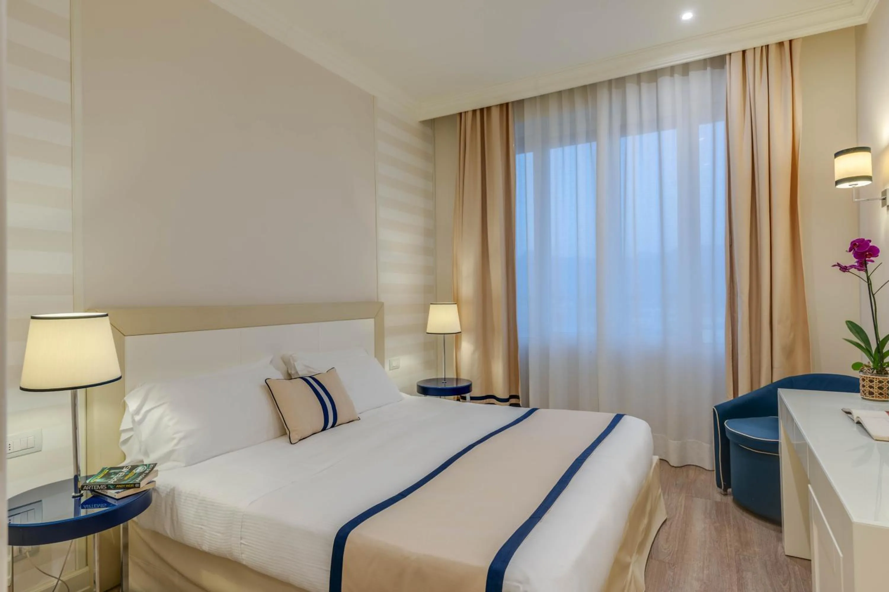 Bedroom, Bed in Grand Hotel & Riviera