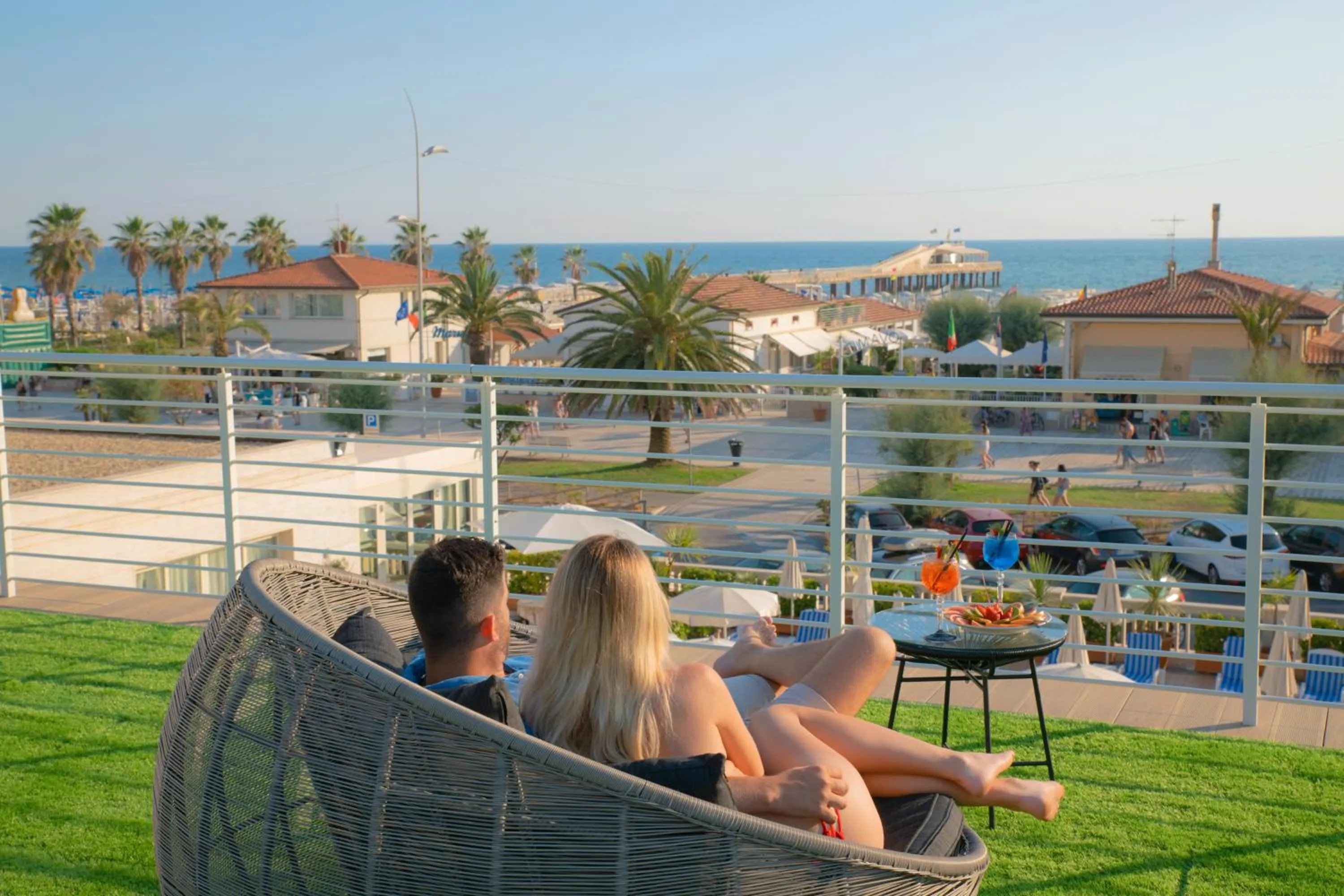 People in Grand Hotel & Riviera