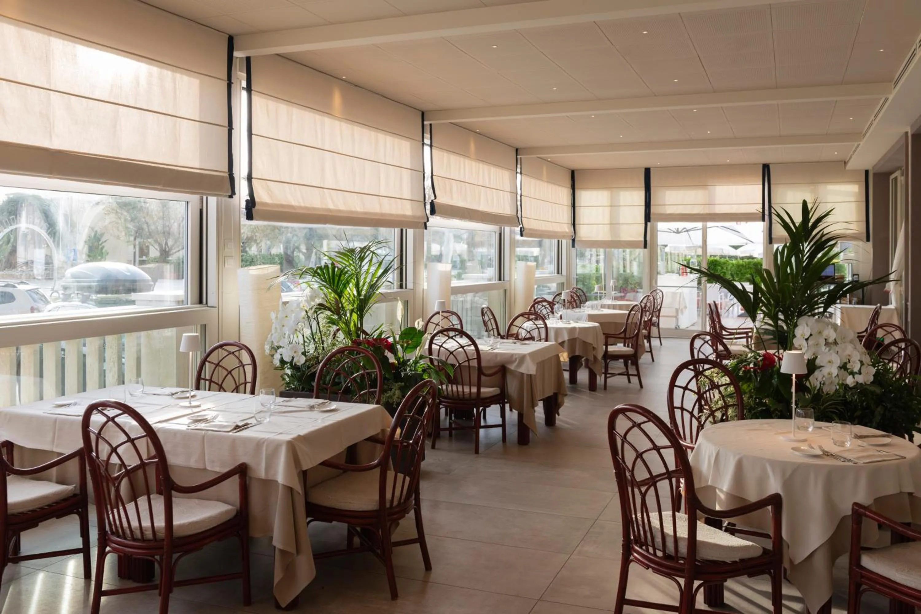 Restaurant/places to eat in Grand Hotel & Riviera