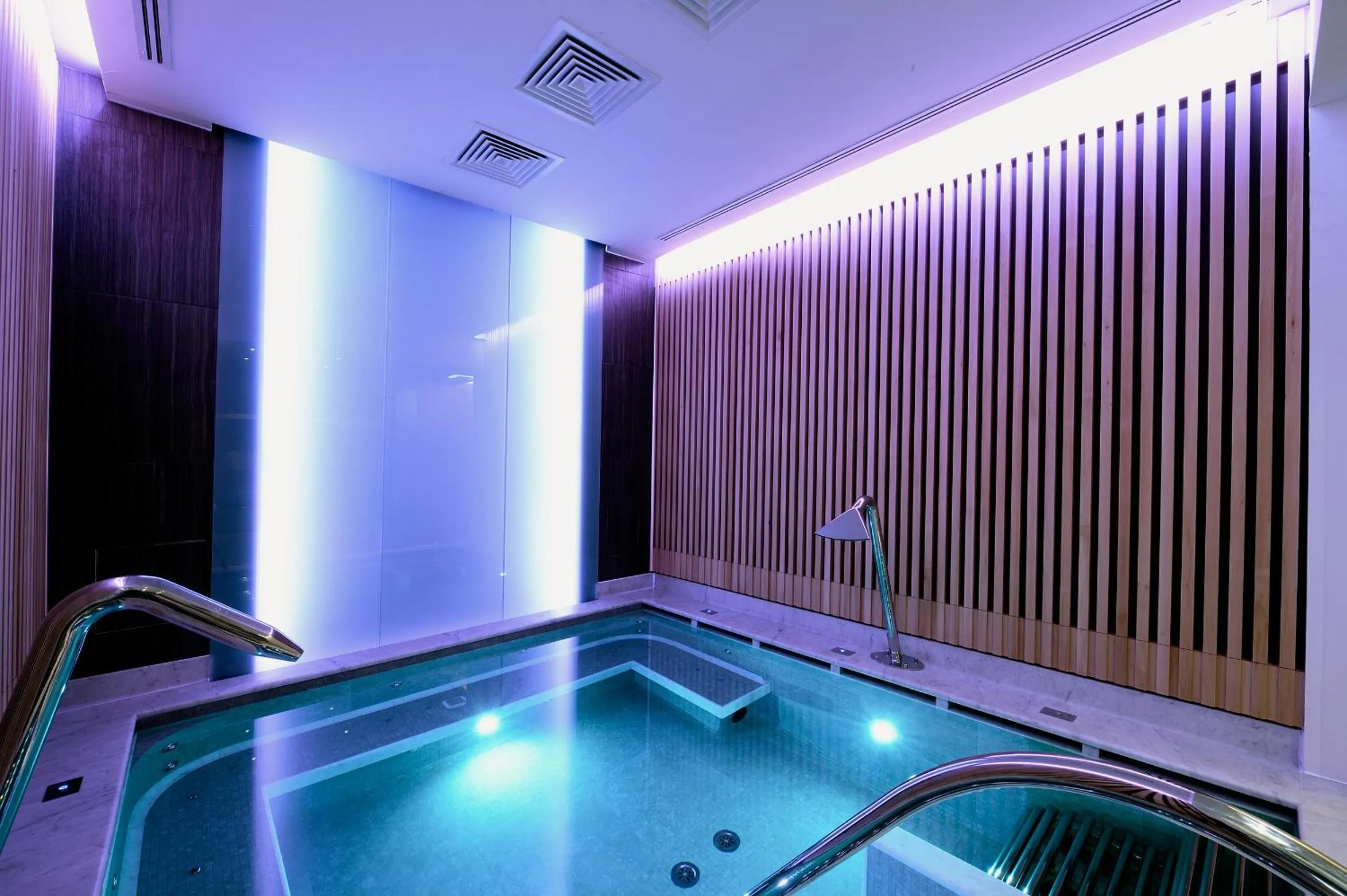 Hot Tub in Grand Hotel & Riviera