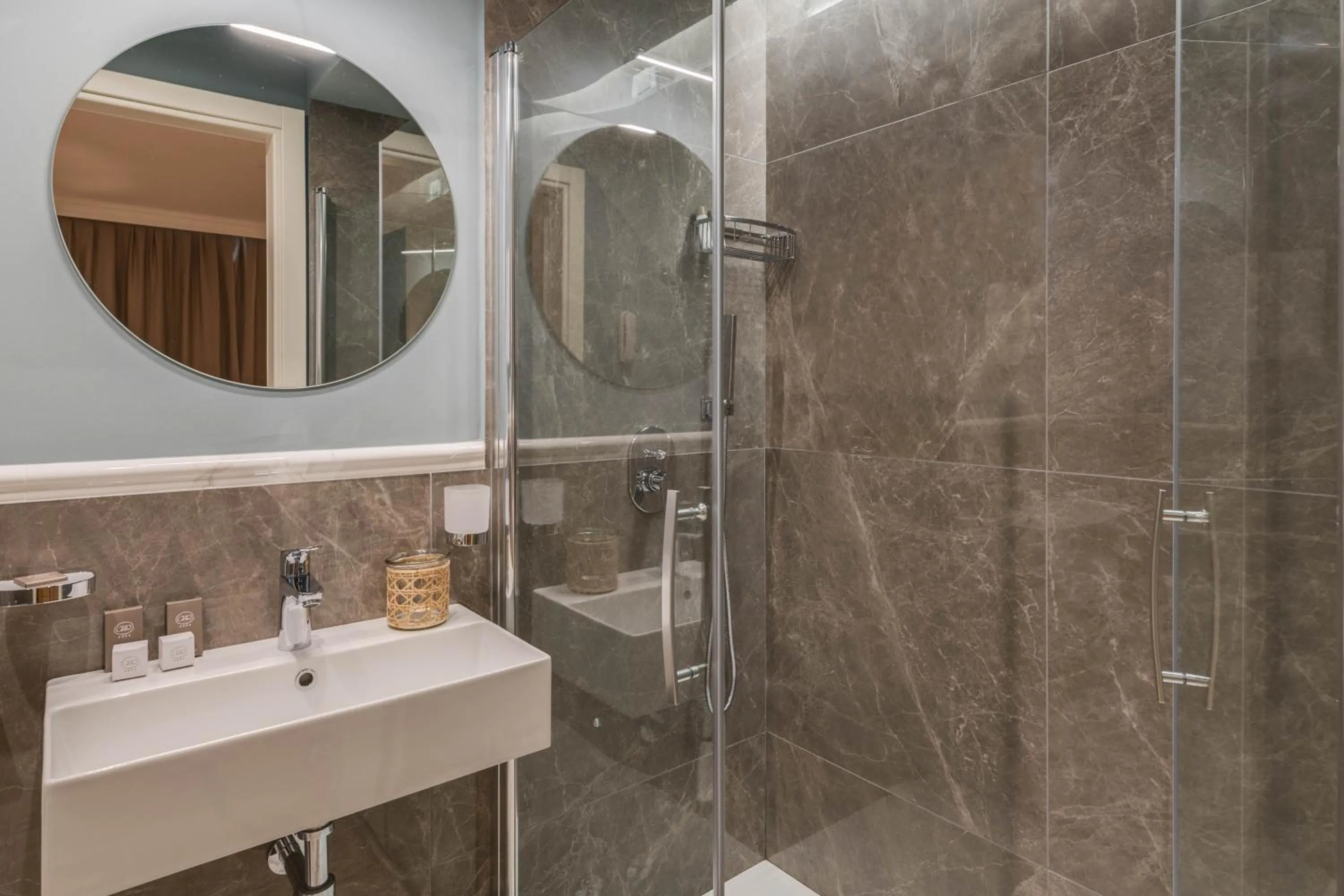 Shower in Grand Hotel & Riviera