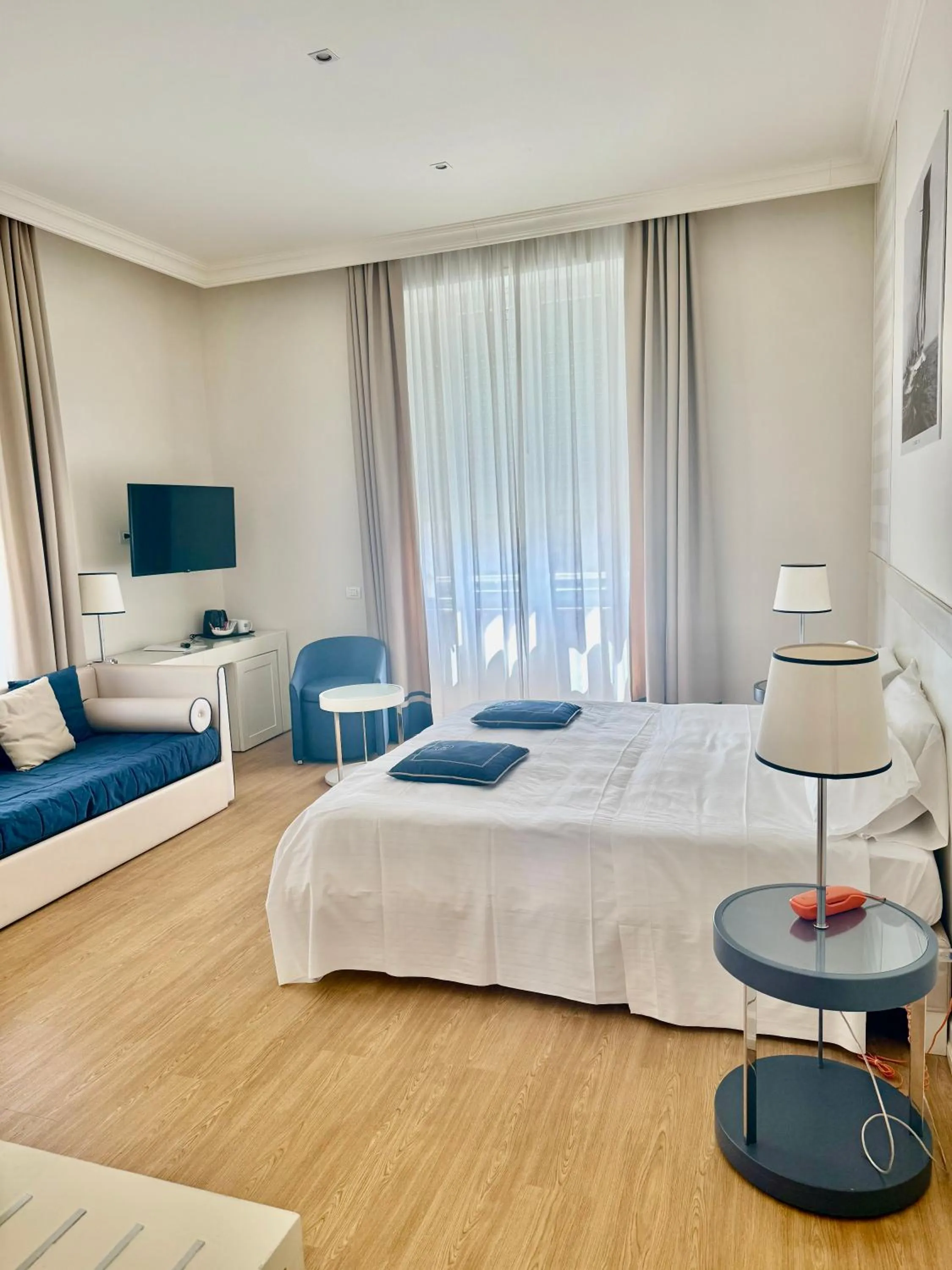 Bedroom, Bed in Grand Hotel & Riviera