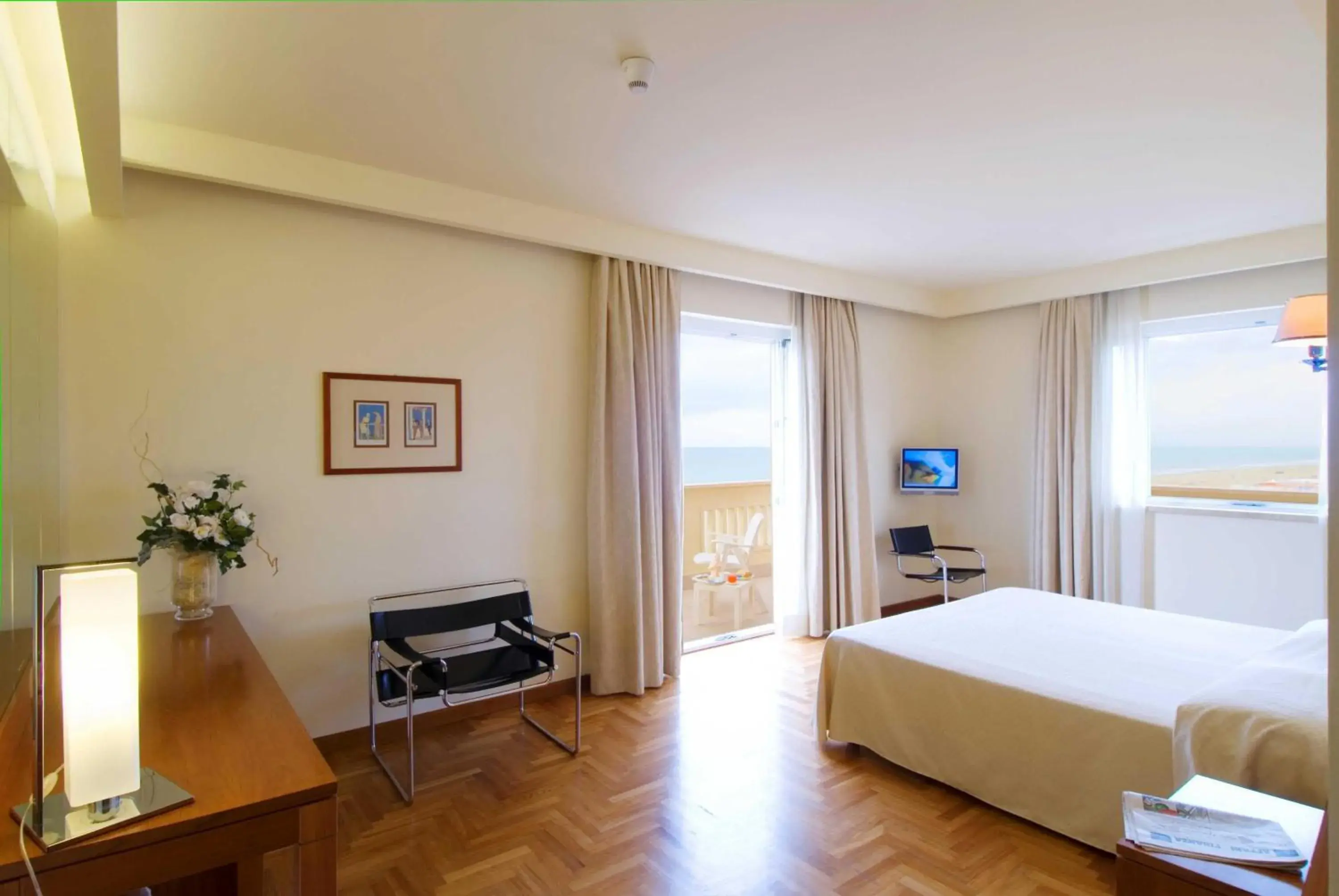 Deluxe Double Room with Balcony and Partial Sea View in Grand Hotel & Riviera Deluxe Double Room with Balcony and Partial Sea View in Grand Hotel & Riviera