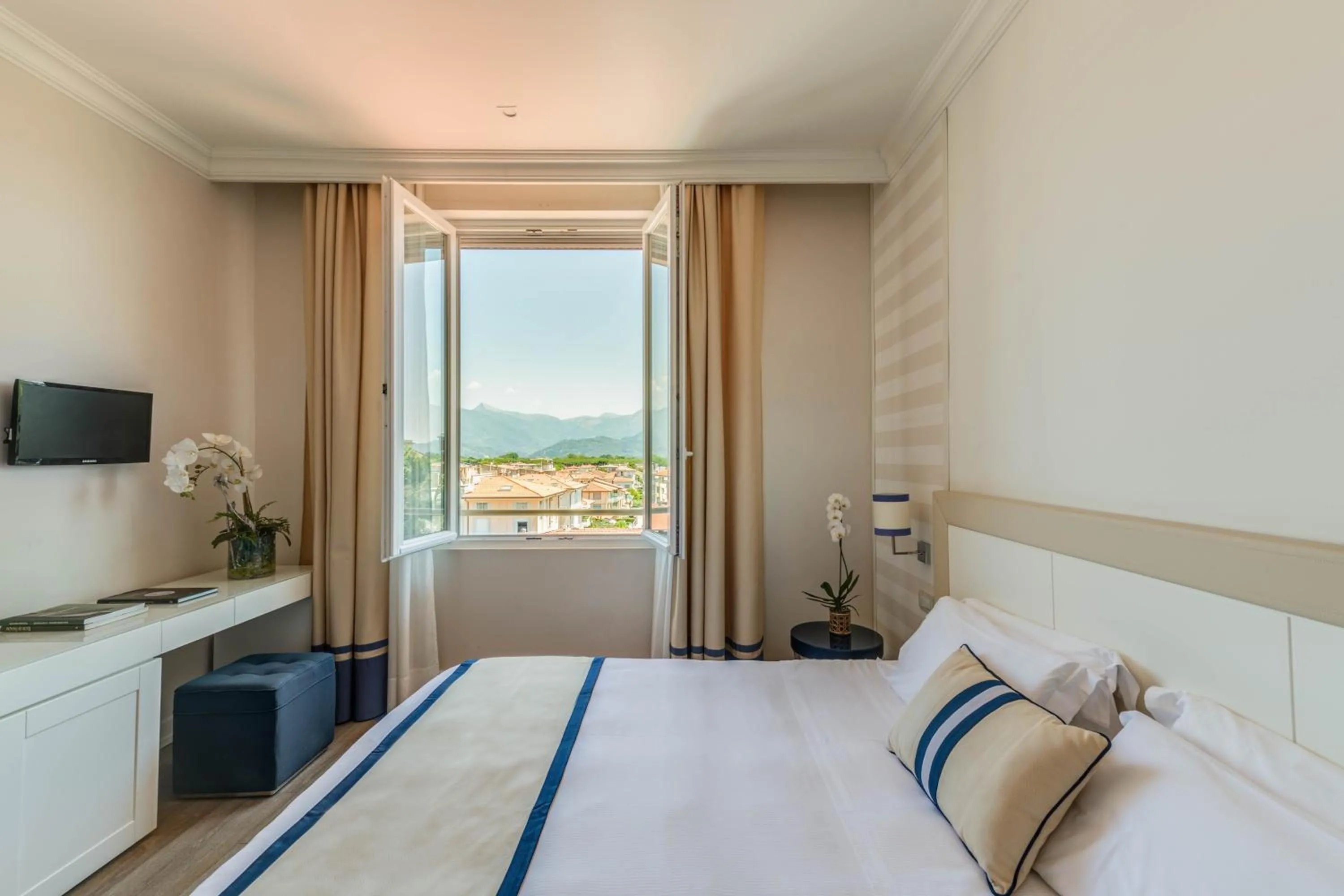 Bed in Grand Hotel & Riviera