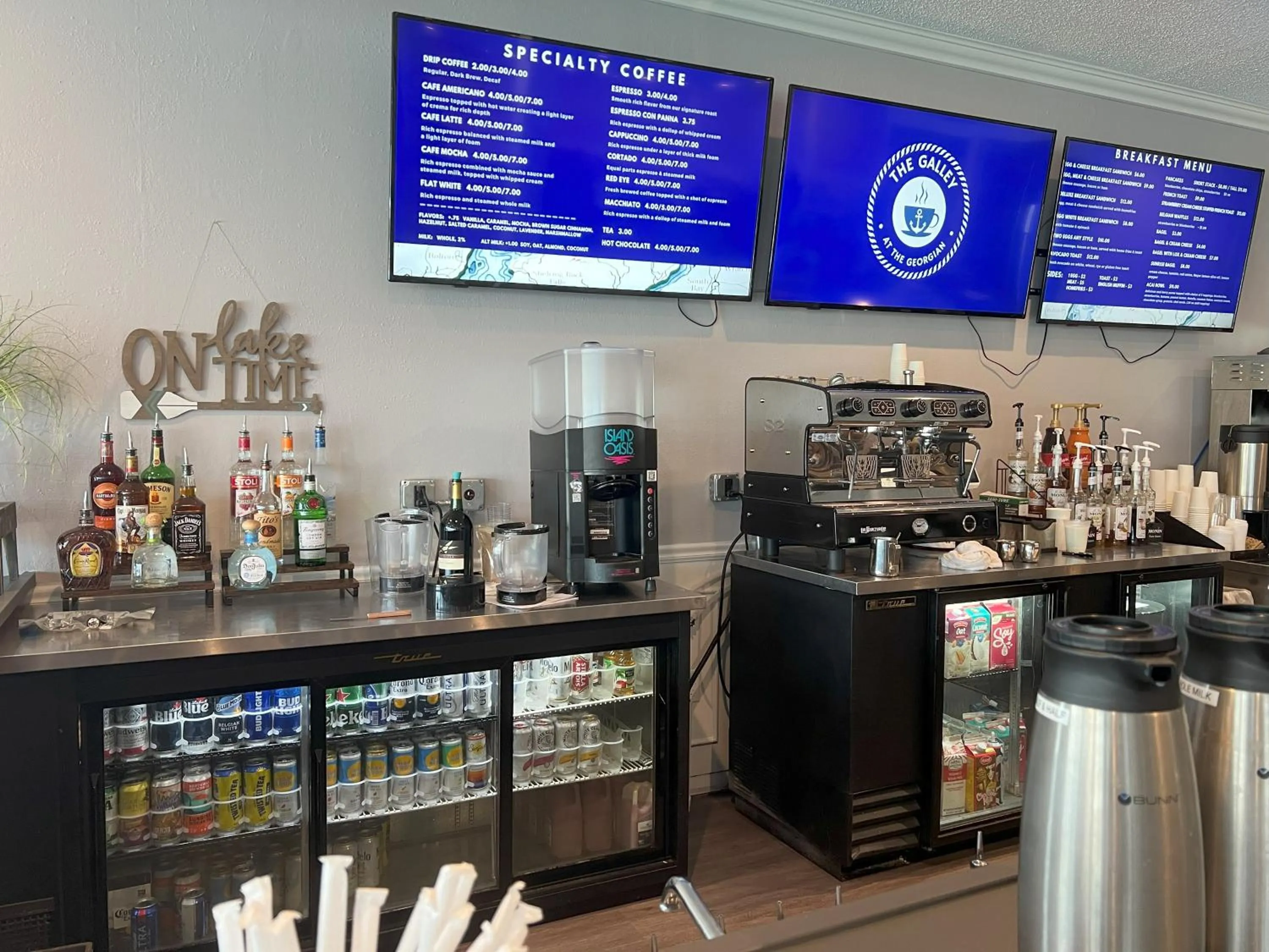 Coffee/tea facilities in Georgian Lakeside Resort