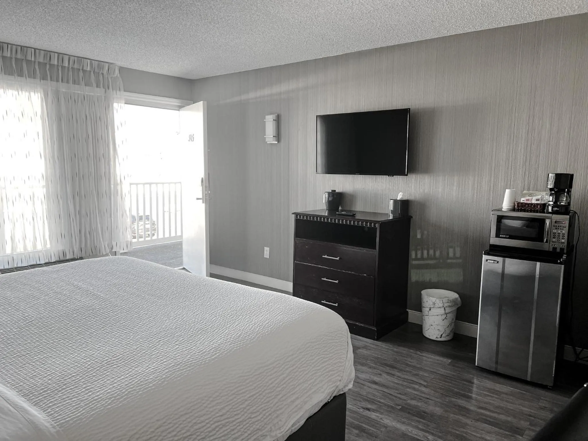 TV and multimedia in Georgian Lakeside Resort