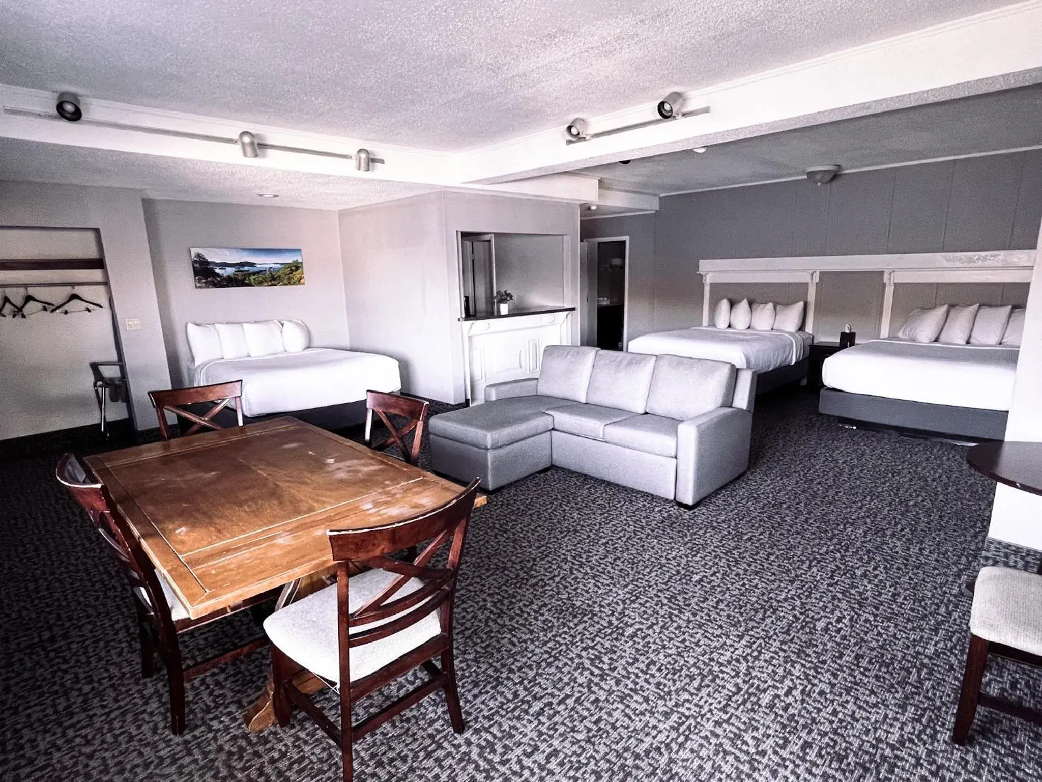 Lakefront Family Suite in Georgian Lakeside Resort Lakefront Family Suite in Georgian Lakeside Resort