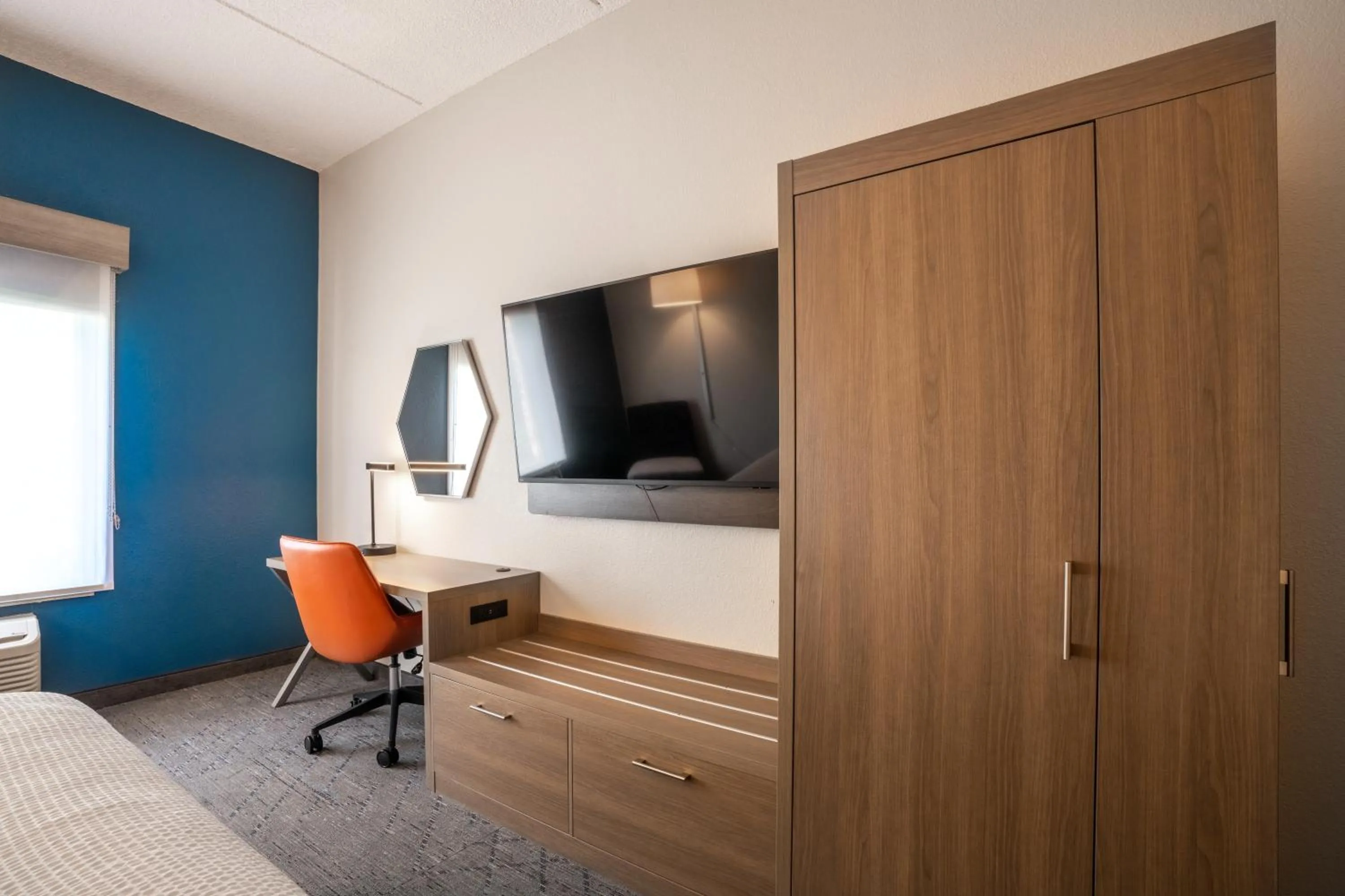 Bed in Holiday Inn Express Hotel & Suites Orange City - Deltona by IHG