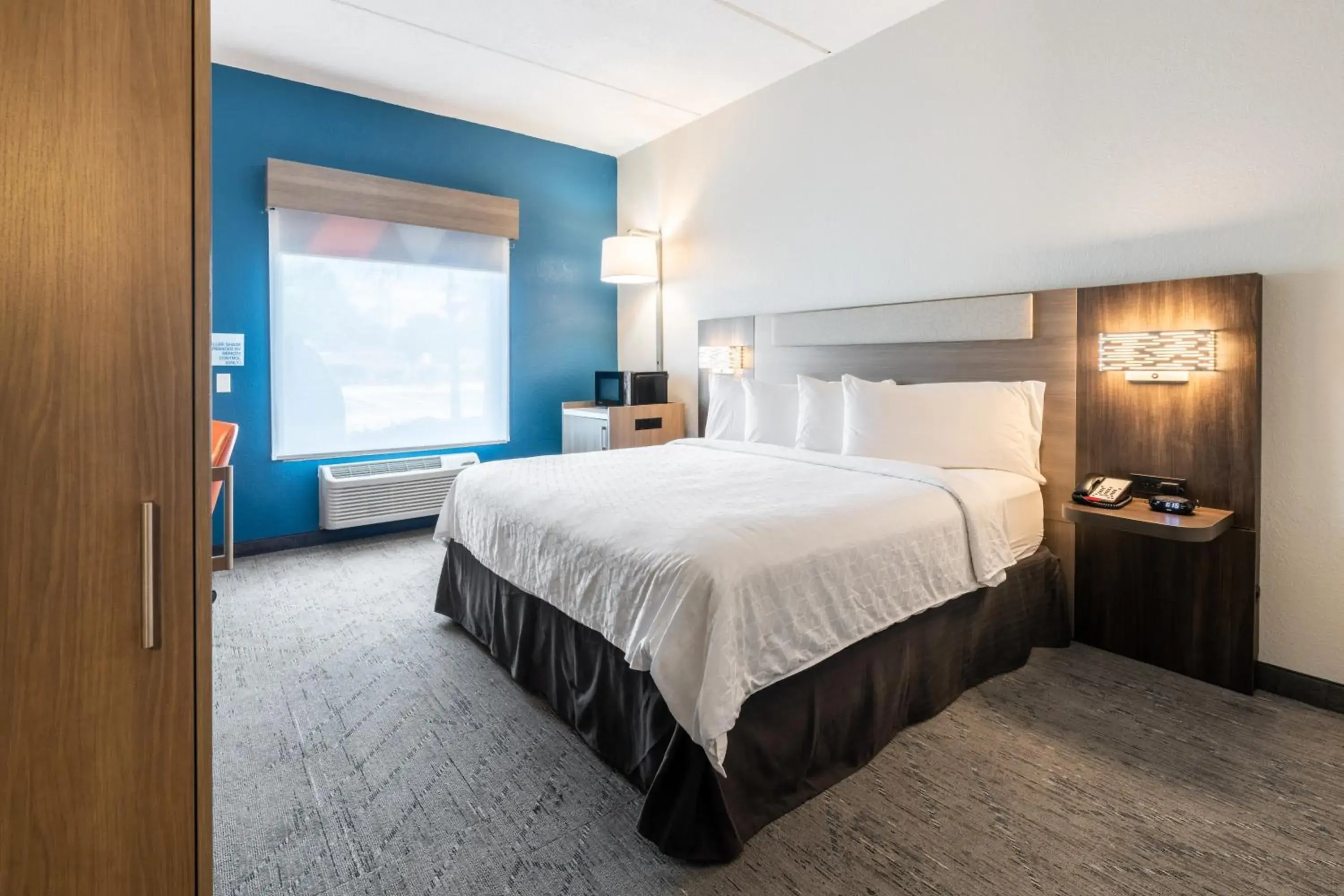 Bed in Holiday Inn Express Hotel & Suites Orange City - Deltona by IHG Bed in Holiday Inn Express Hotel & Suites Orange City - Deltona by IHG