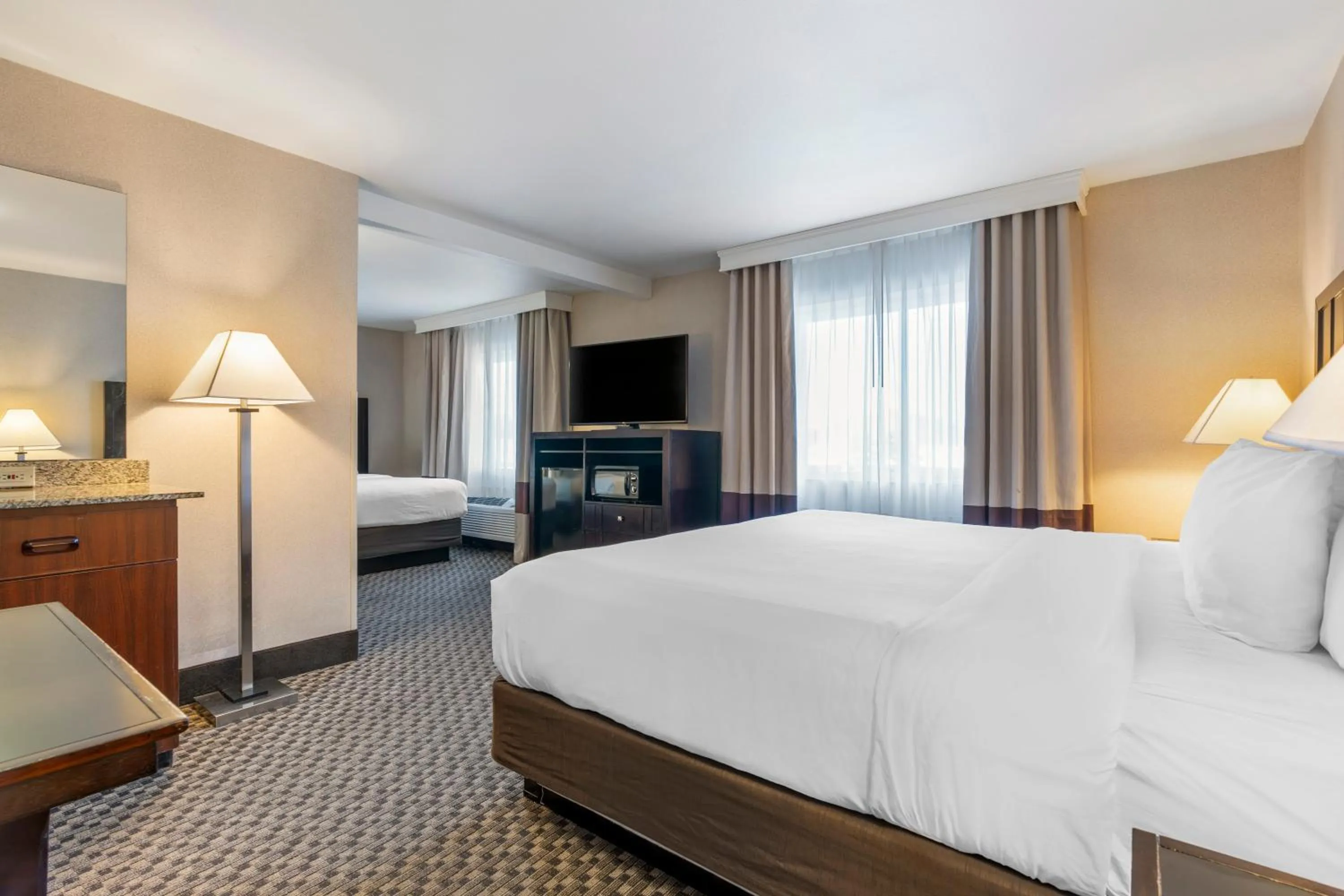 Bed in Comfort Inn Troutdale-Portland East