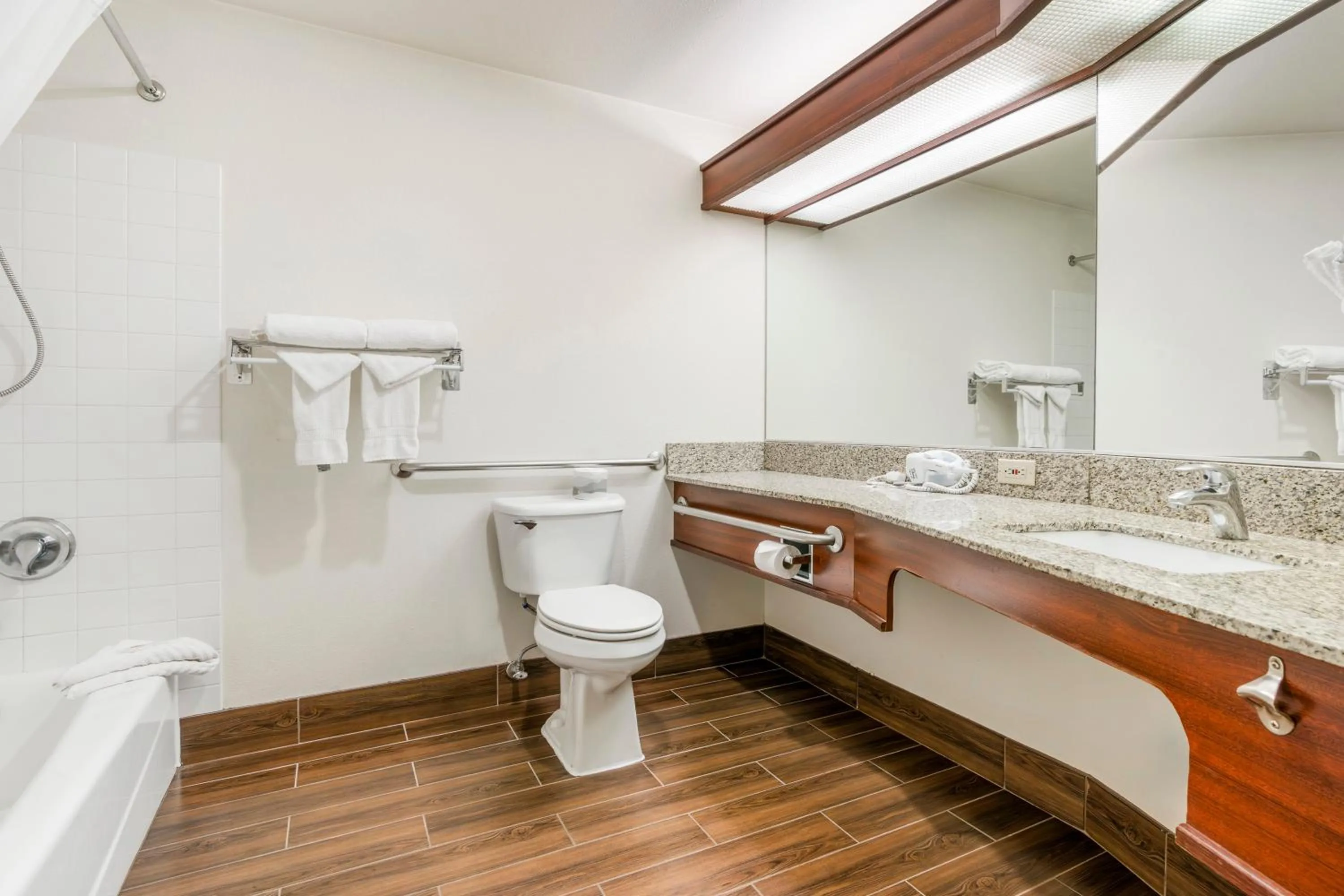 Bathroom in Comfort Inn Troutdale-Portland East