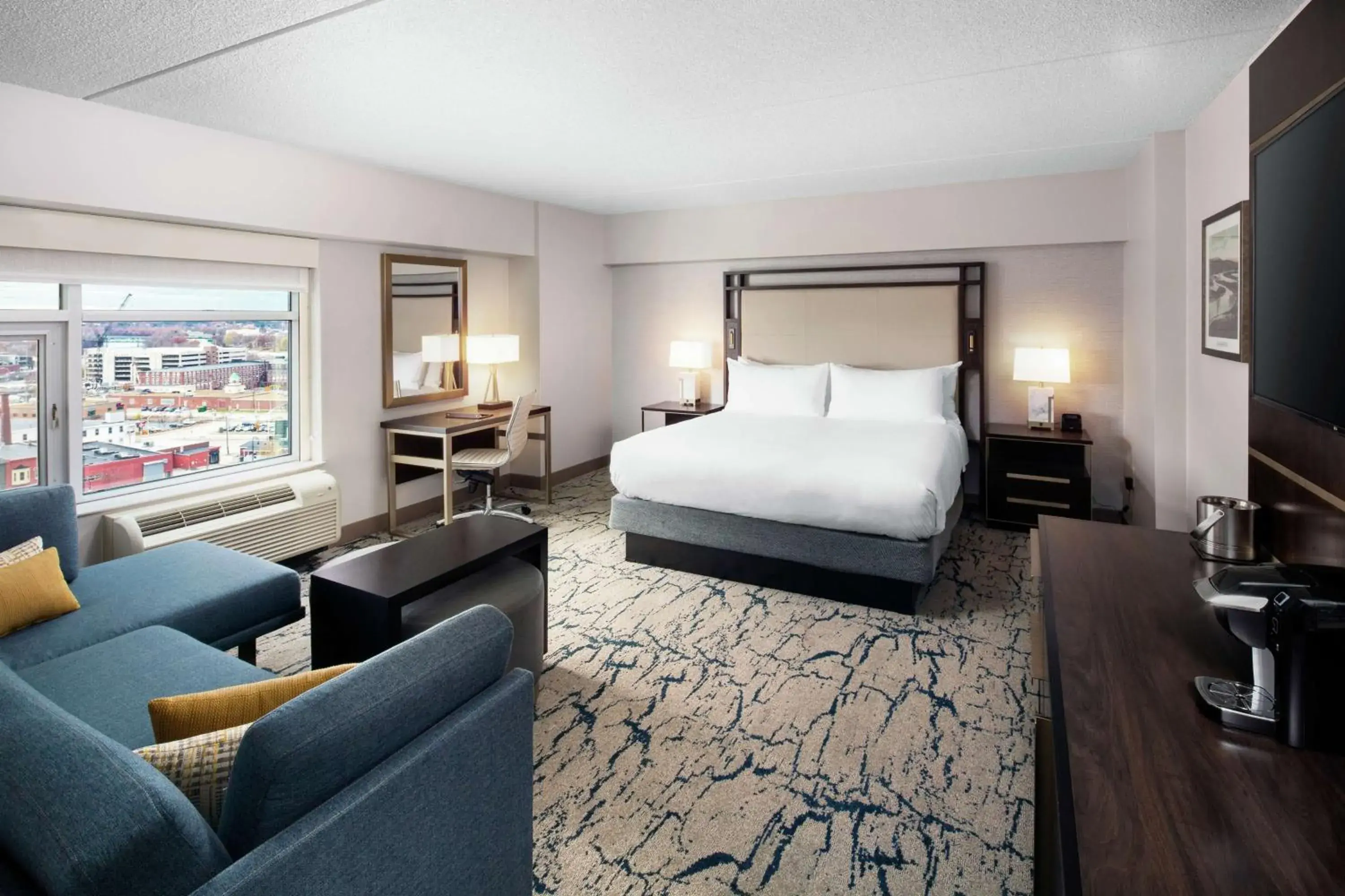 Corner King Room in DoubleTree by Hilton Manchester Downtown Corner King Room in DoubleTree by Hilton Manchester Downtown