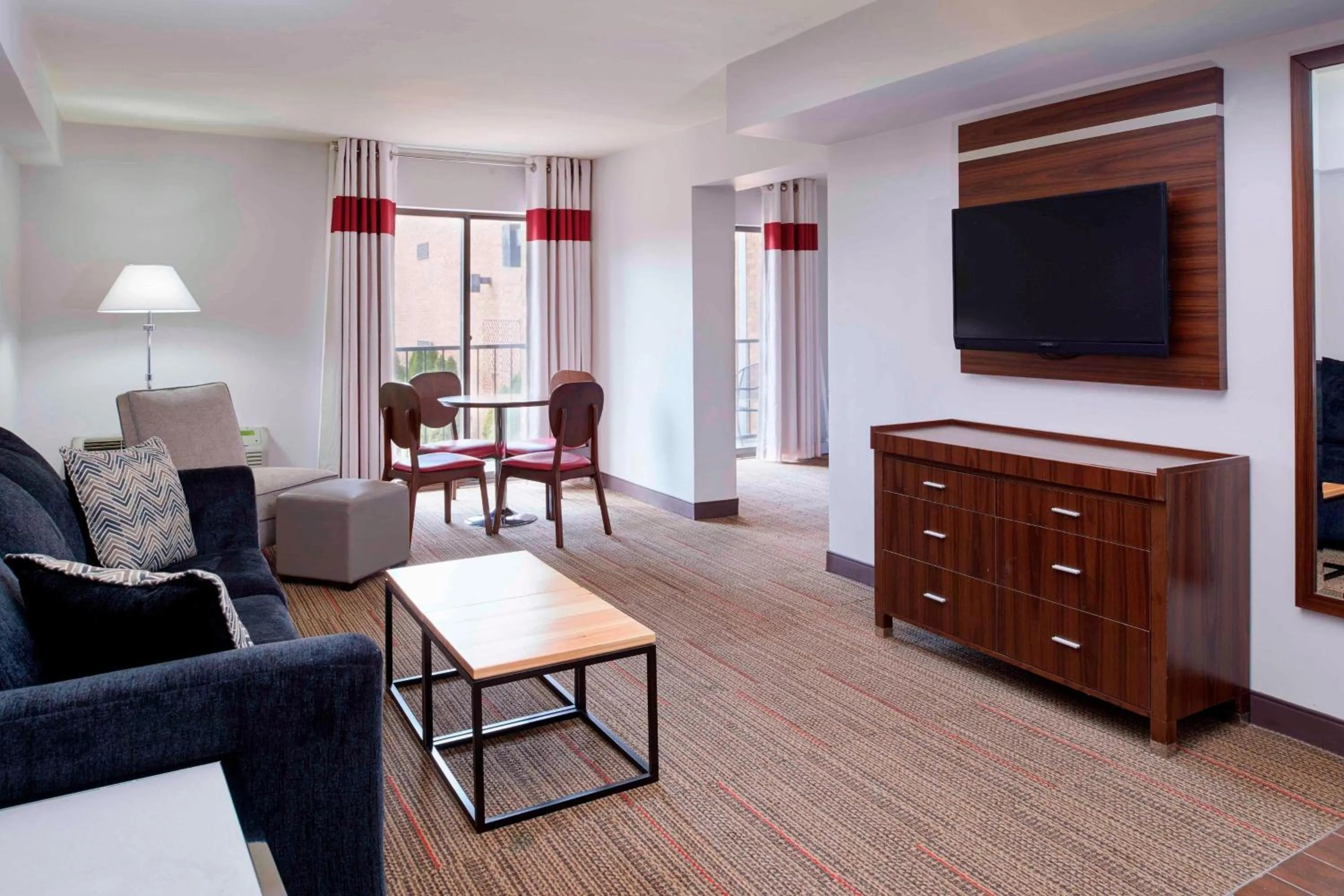 Photo of the whole room in Four Points by Sheraton Detroit Novi