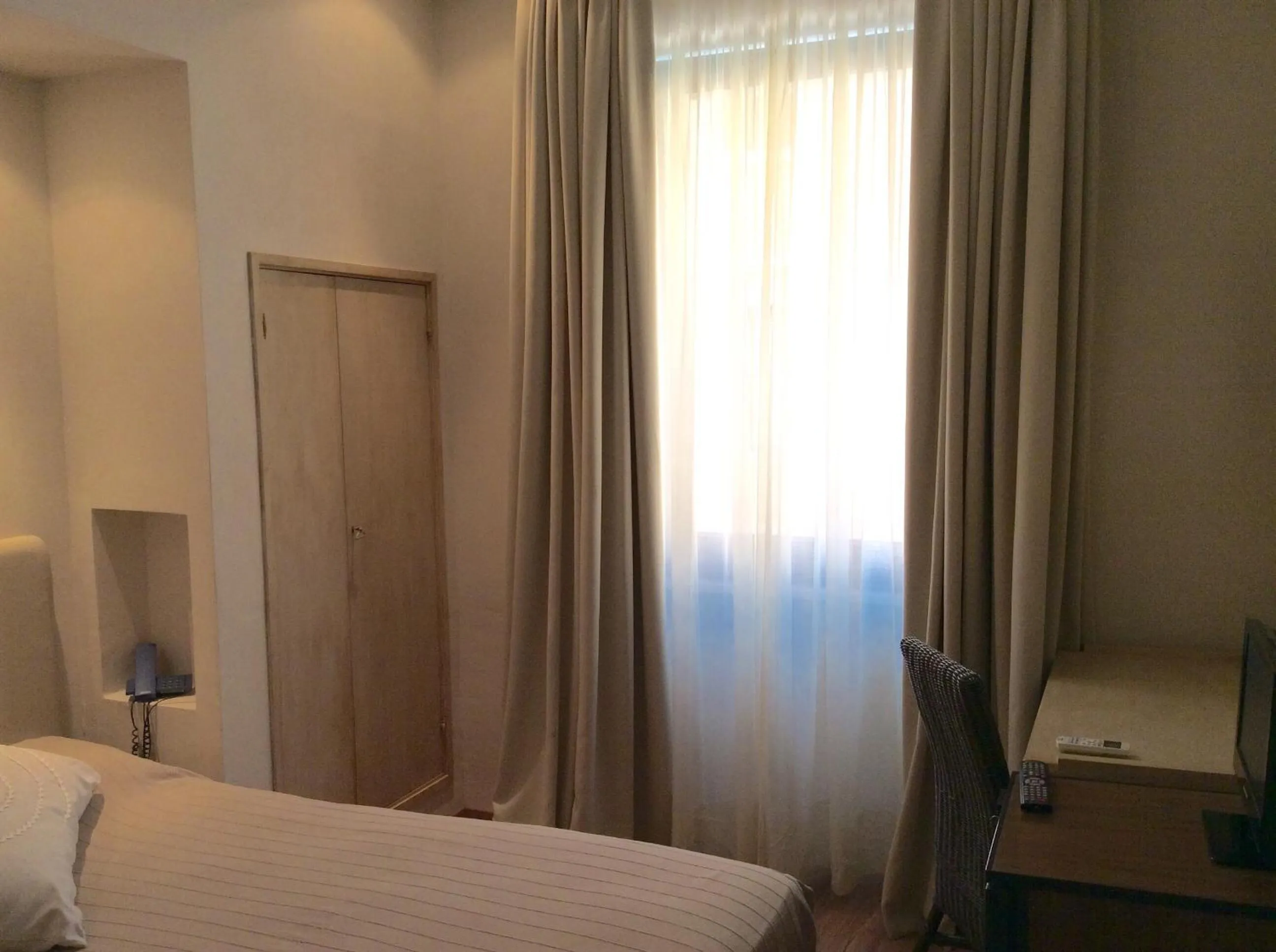 Day, Bed in Hotel Touring