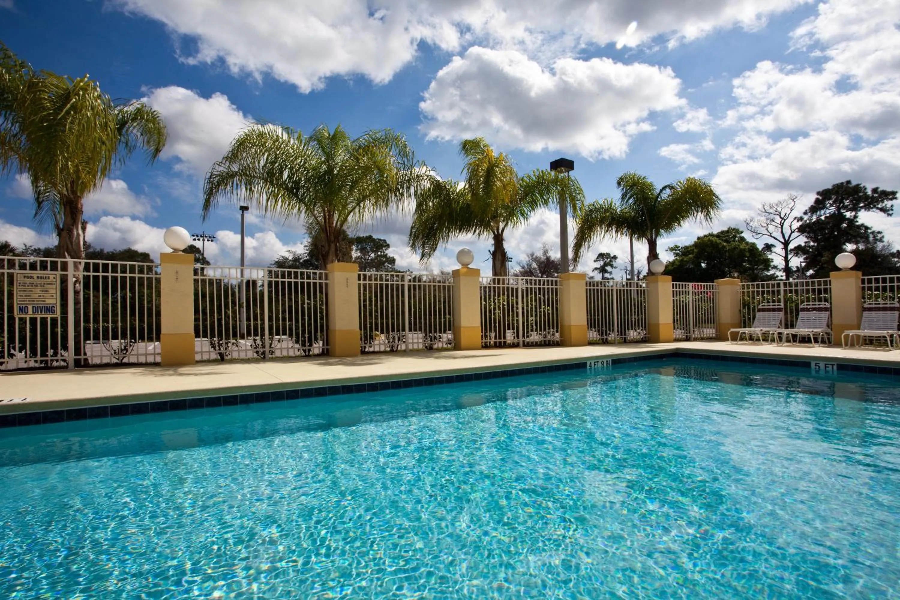 Swimming pool in Holiday Inn Express Stuart by IHG