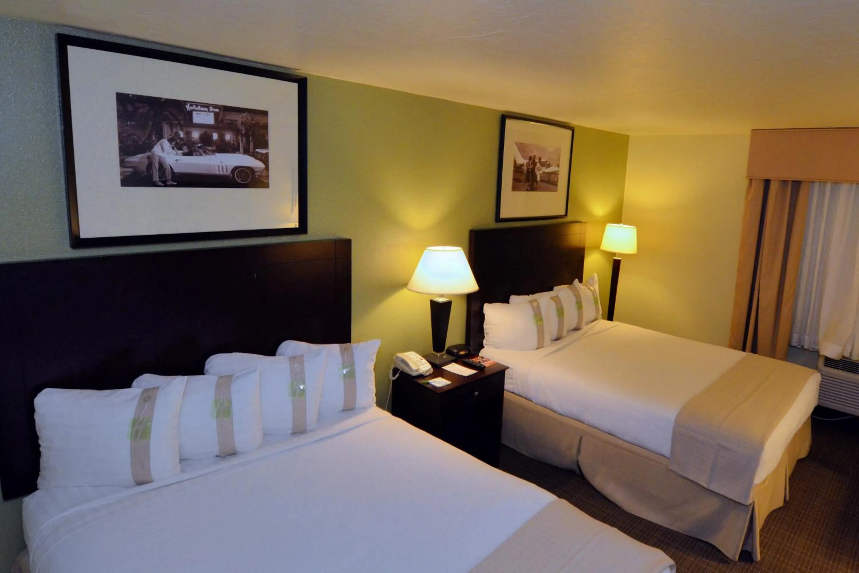 Photo of the whole room, Bed in Holiday Inn - Fort Myers - Downtown Area by IHG