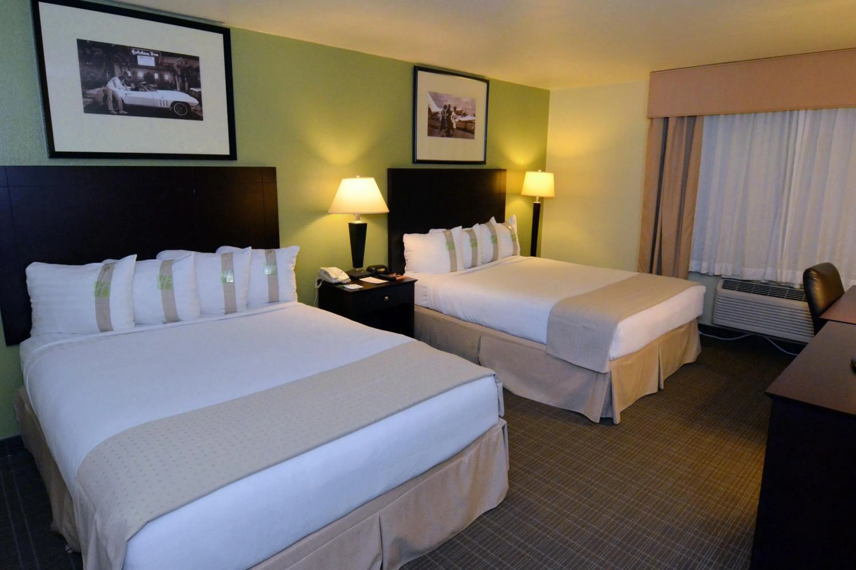 Photo of the whole room, Bed in Holiday Inn - Fort Myers - Downtown Area by IHG