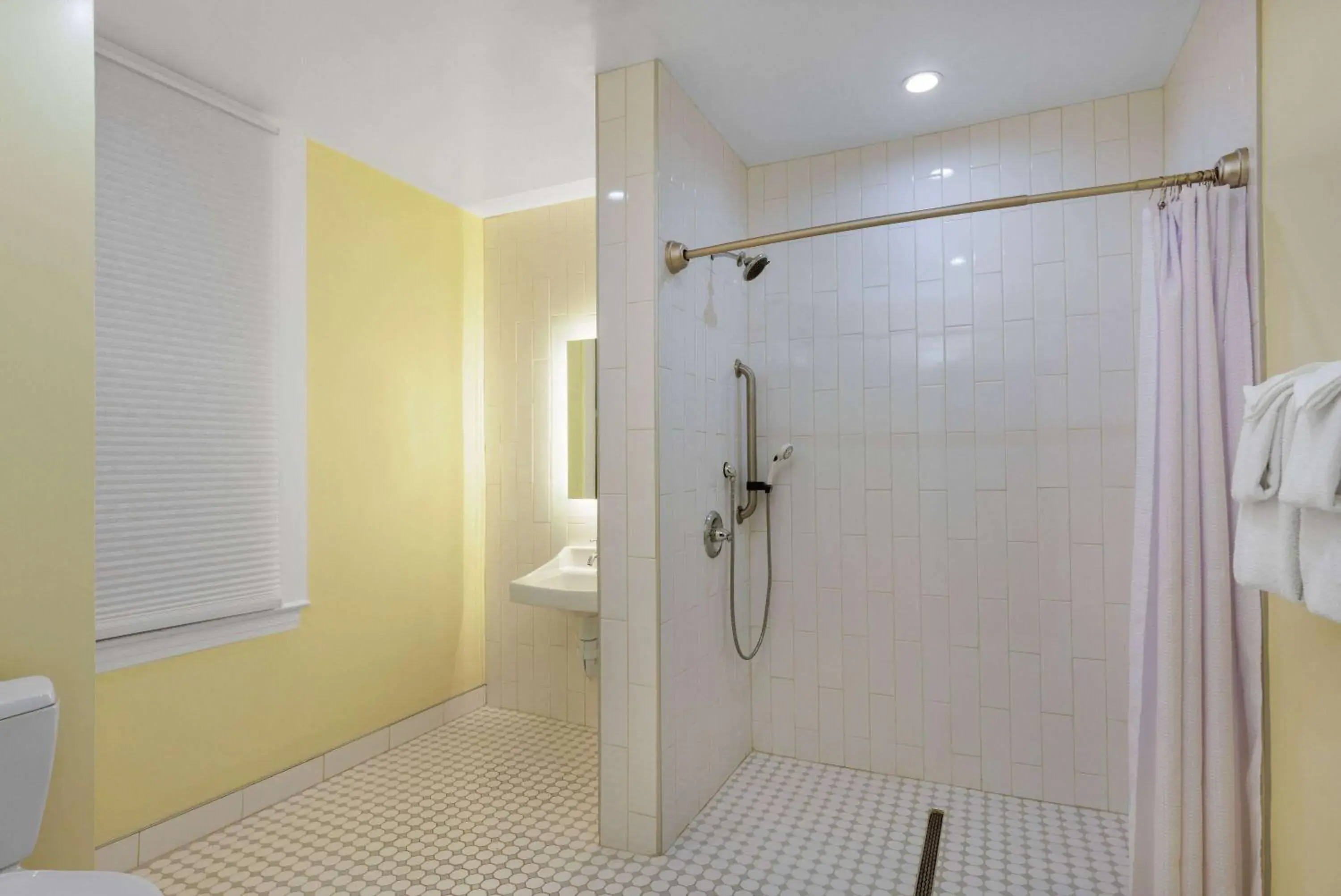 Photo of the whole room in Super 8 by Wyndham San Francisco/Union Square Area Photo of the whole room in Super 8 by Wyndham San Francisco/Union Square Area