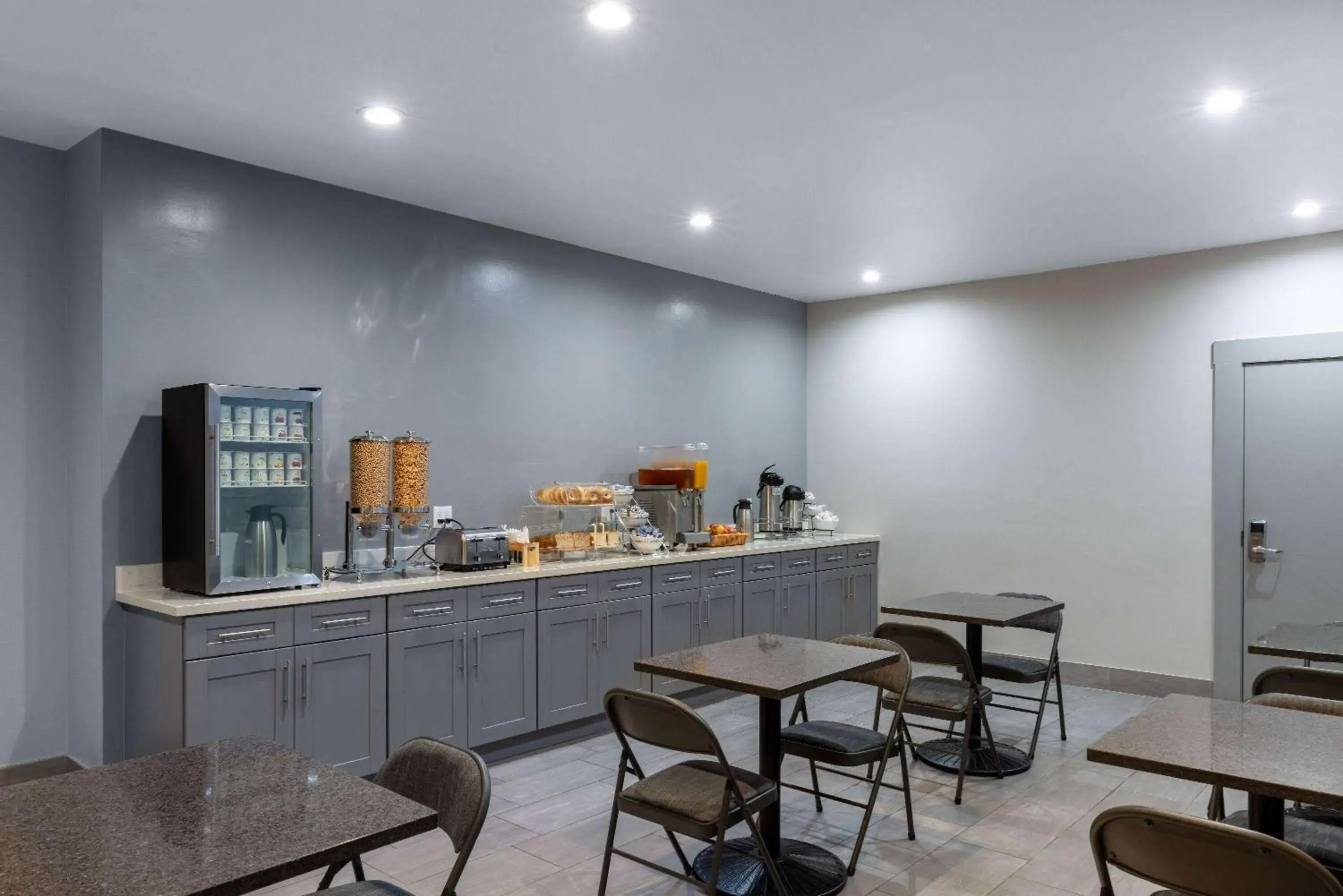 Breakfast in Super 8 by Wyndham San Francisco/Union Square Area Breakfast in Super 8 by Wyndham San Francisco/Union Square Area