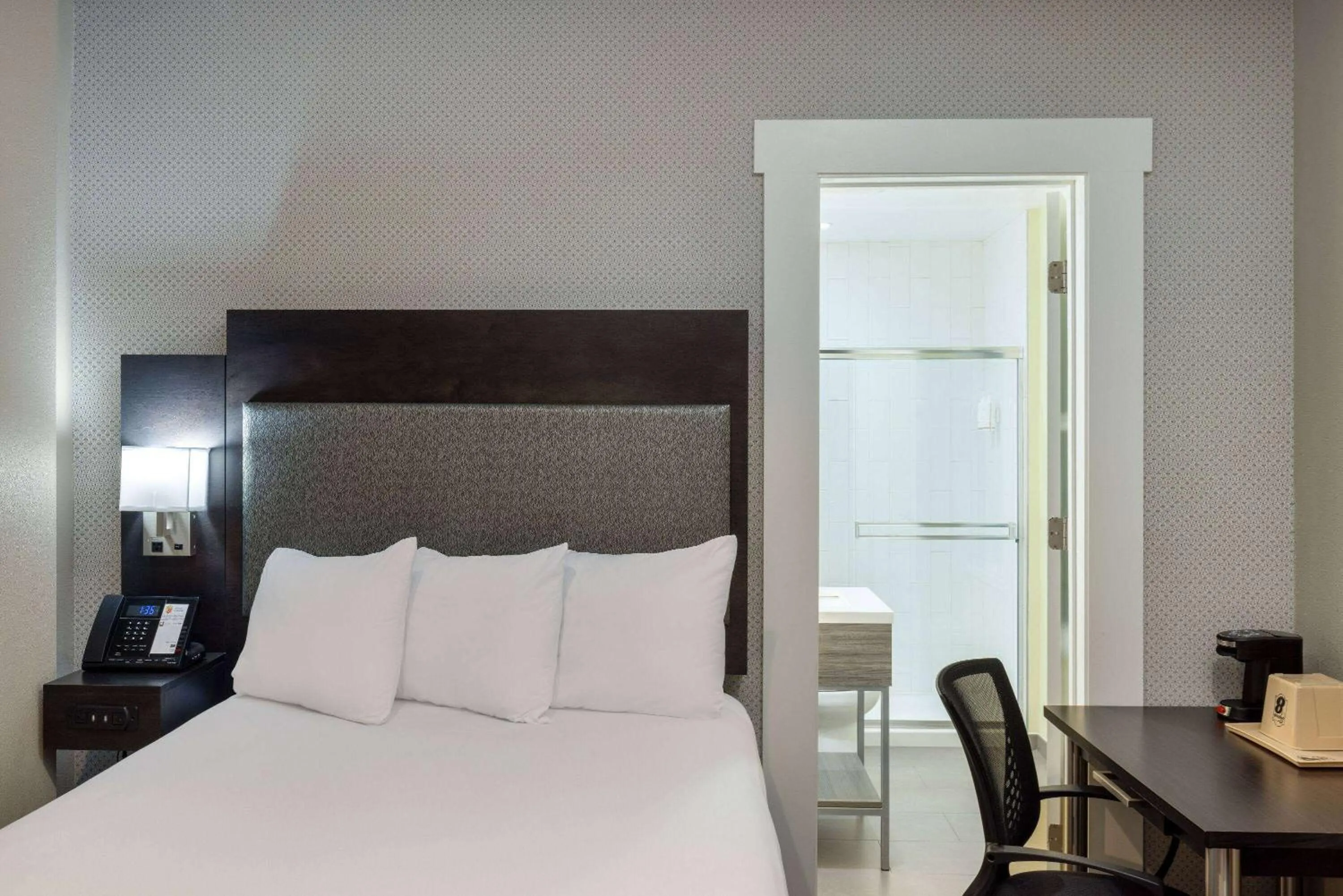 Photo of the whole room, Bed in Super 8 by Wyndham San Francisco/Union Square Area