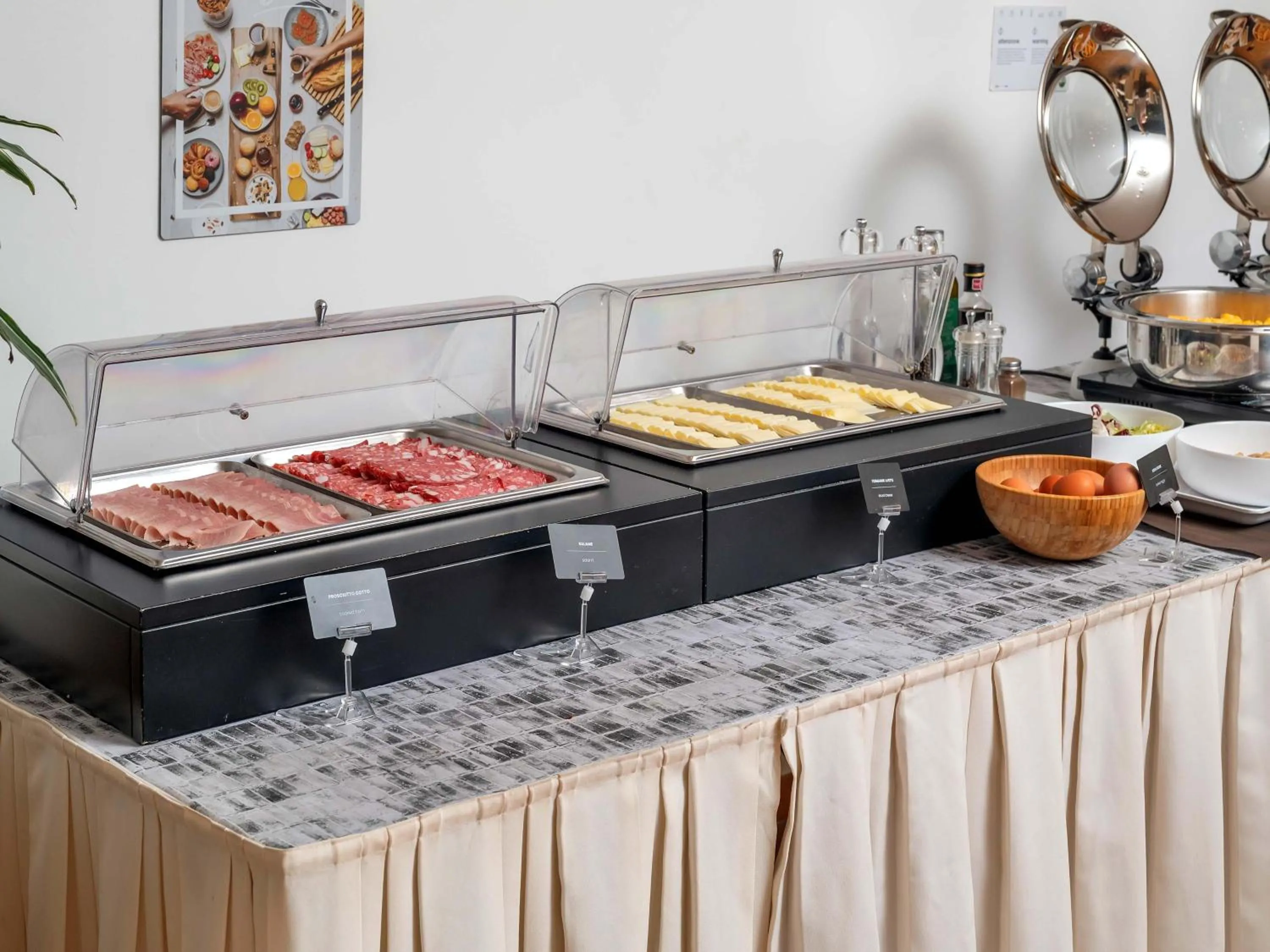 Restaurant/places to eat in B&B HOTEL Calenzano First