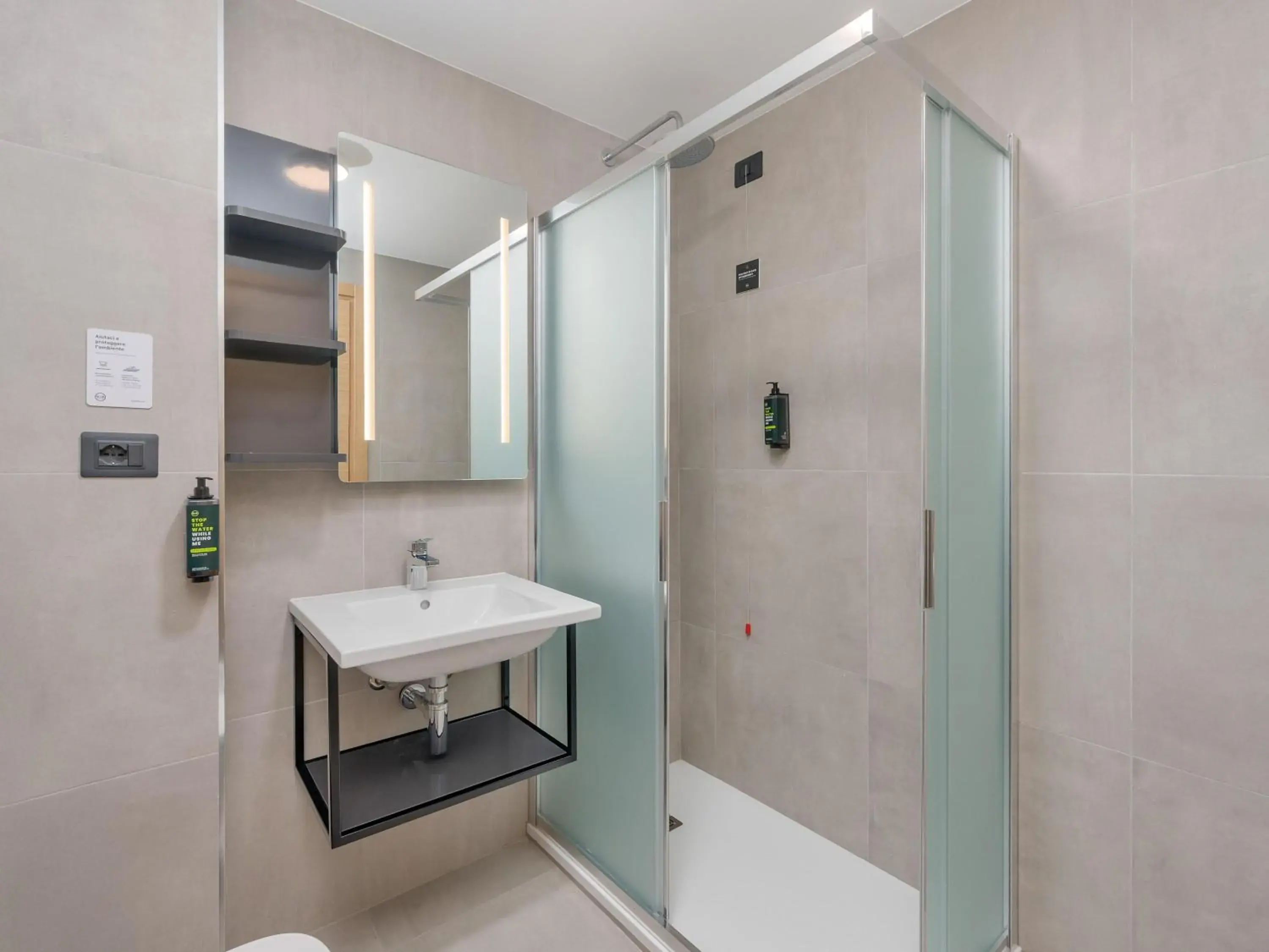 Photo of the whole room in B&B HOTEL Calenzano First Photo of the whole room in B&B HOTEL Calenzano First