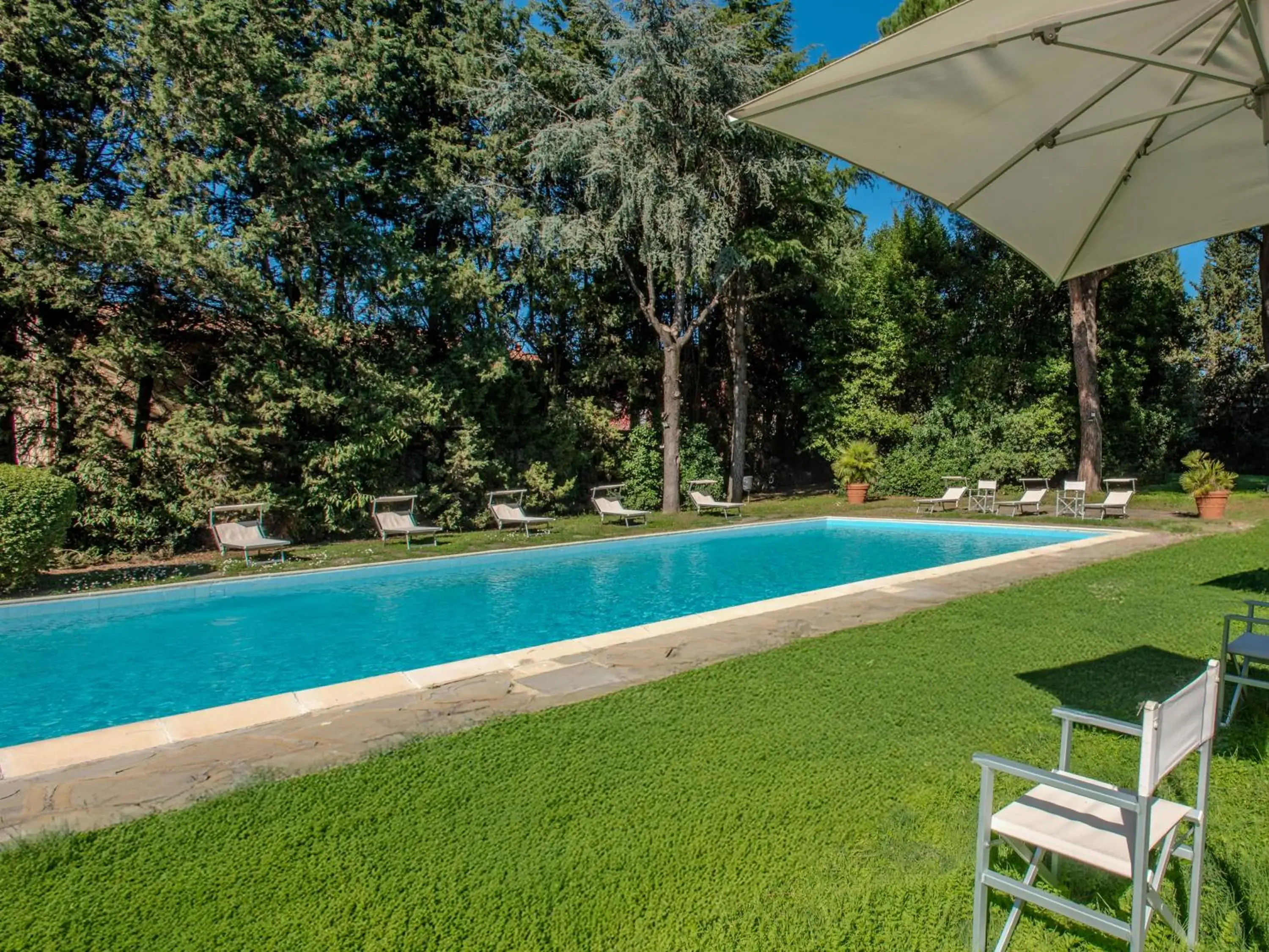 Swimming pool in B&B HOTEL Calenzano First Swimming pool in B&B HOTEL Calenzano First