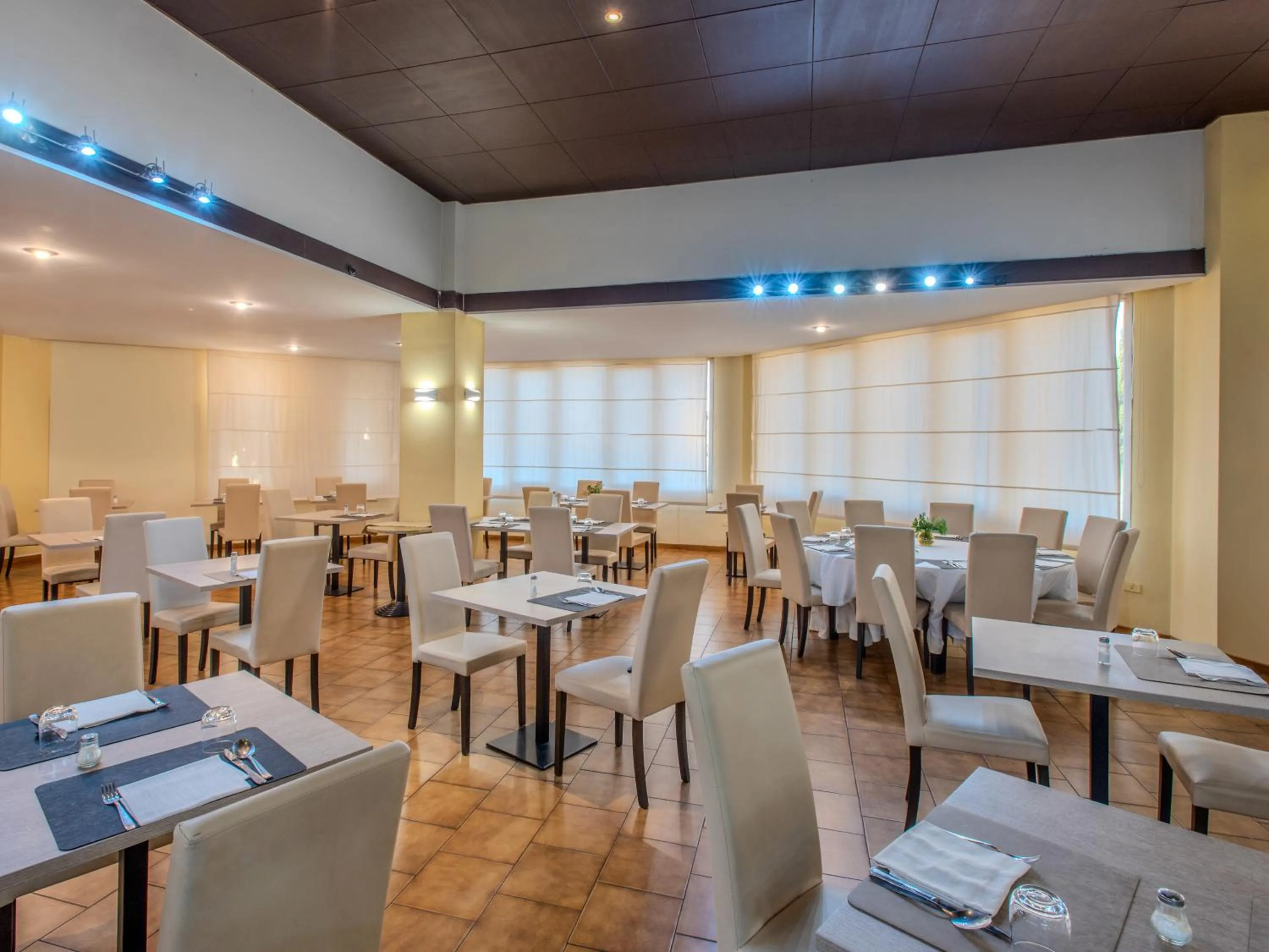 Restaurant/places to eat in B&B HOTEL Calenzano First