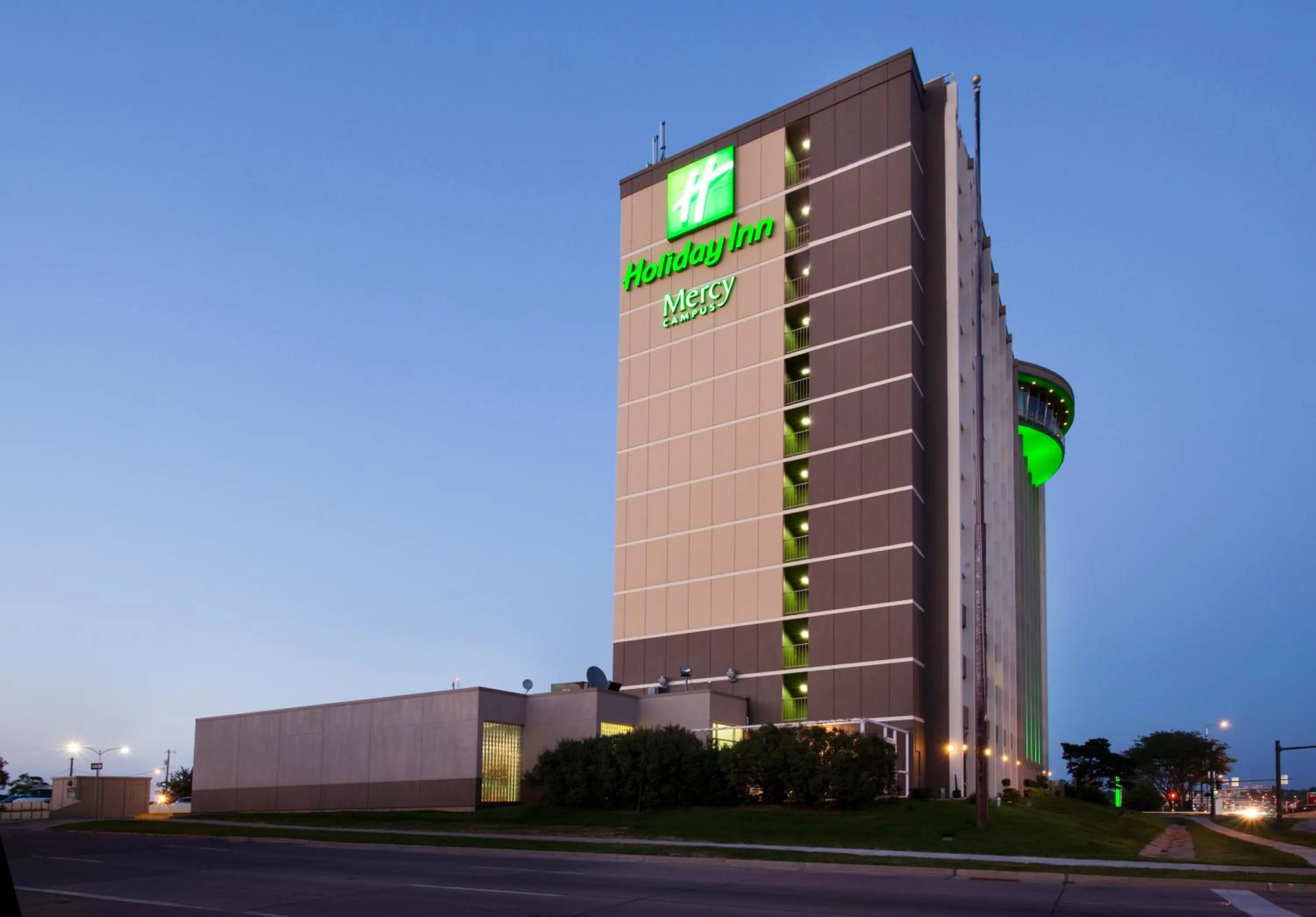 Property building in Holiday Inn Des Moines-Downtown-Mercy Campus by IHG